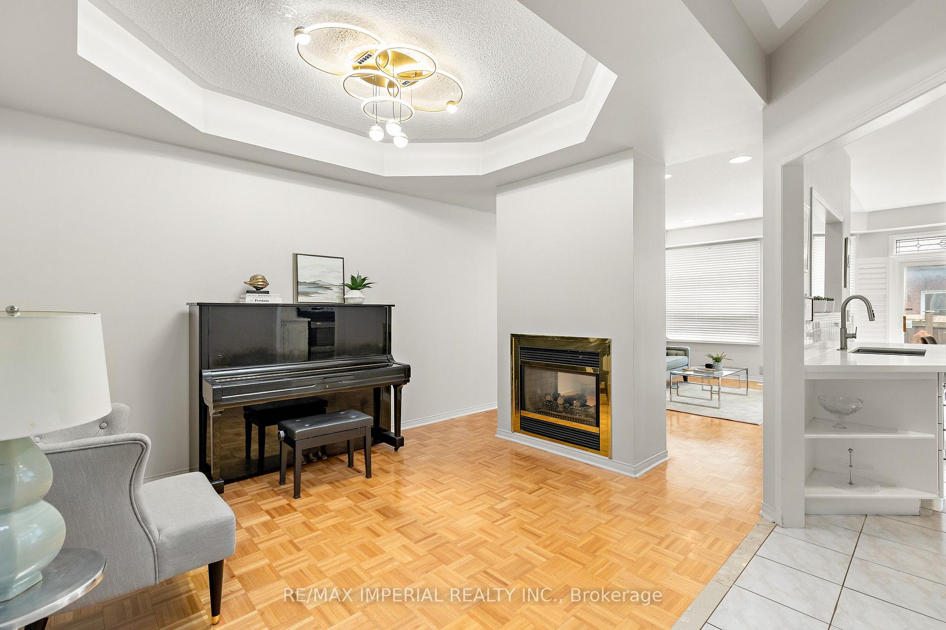 Photo 3 of 145 Blue Willow Drive, Vaughan, East Woodbridge — HOMEH