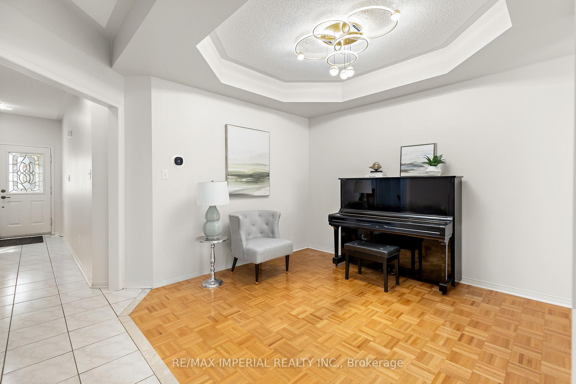 Photo 4 of 145 Blue Willow Drive, Vaughan, East Woodbridge — HOMEH