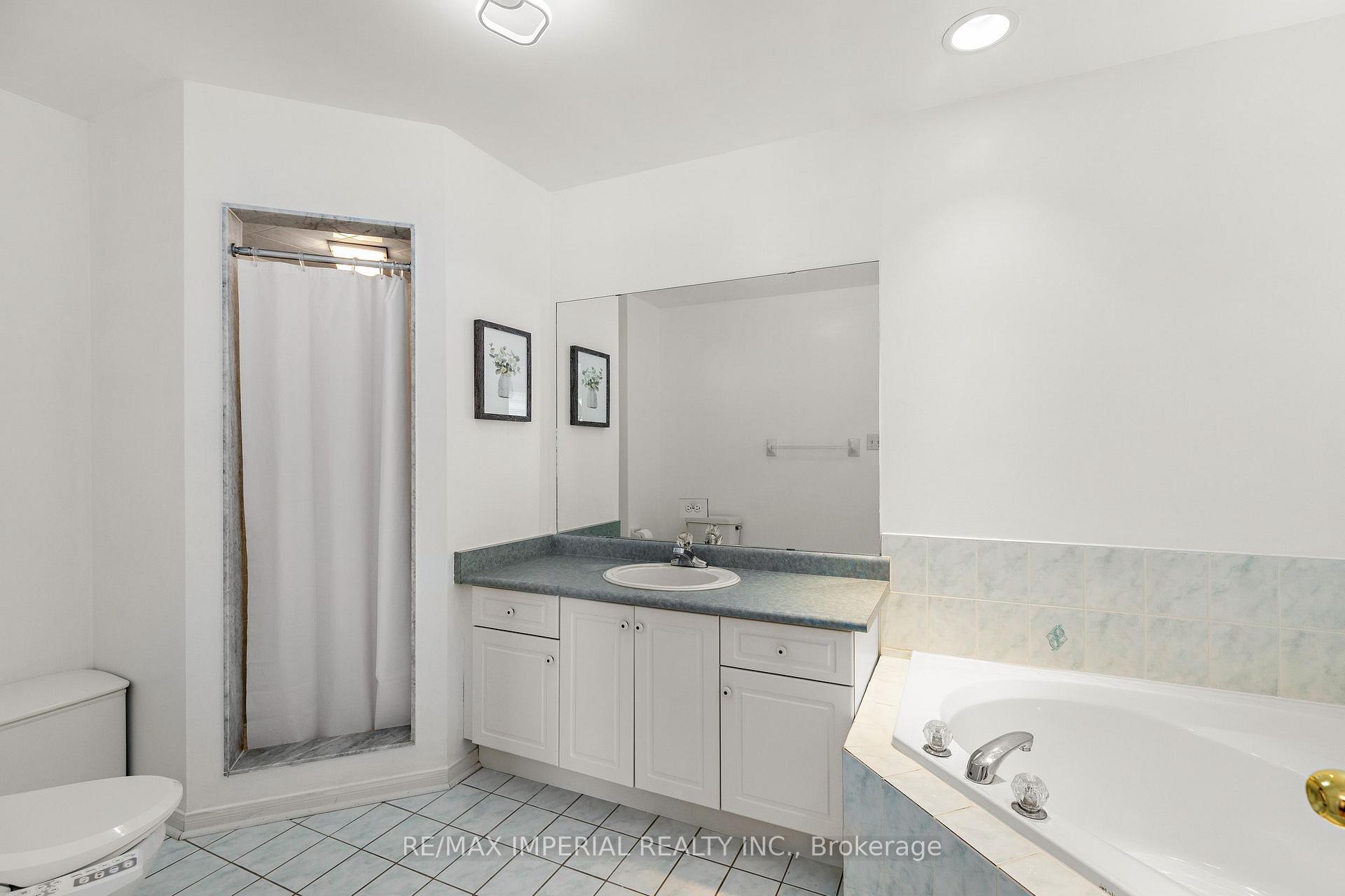 Photo 21 of 145 Blue Willow Drive, Vaughan, East Woodbridge — HOMEH