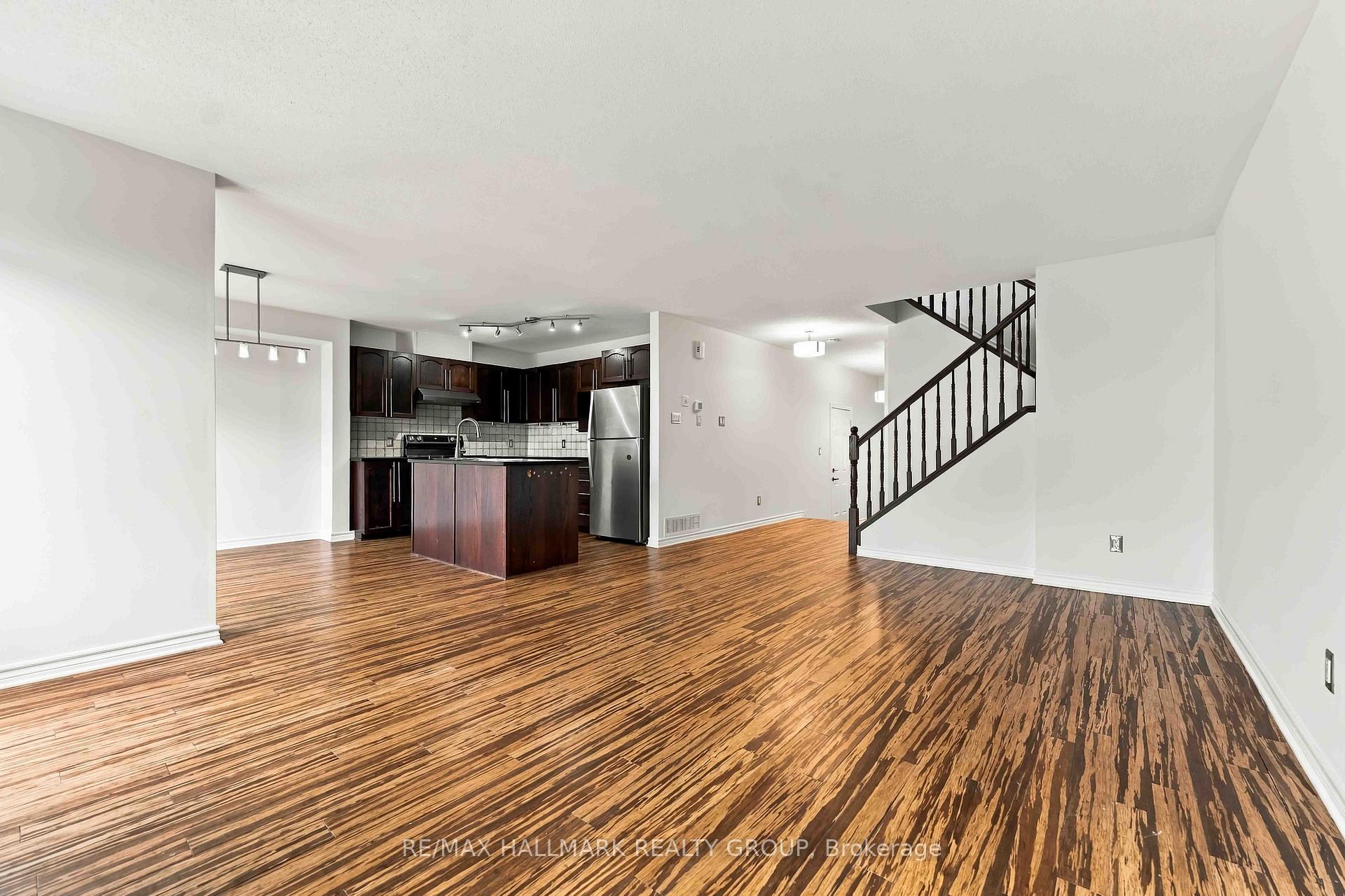 Photo 10 of 486 Paul Metivier Drive, Ottawa, Barrhaven - Strandherd — HOMEH