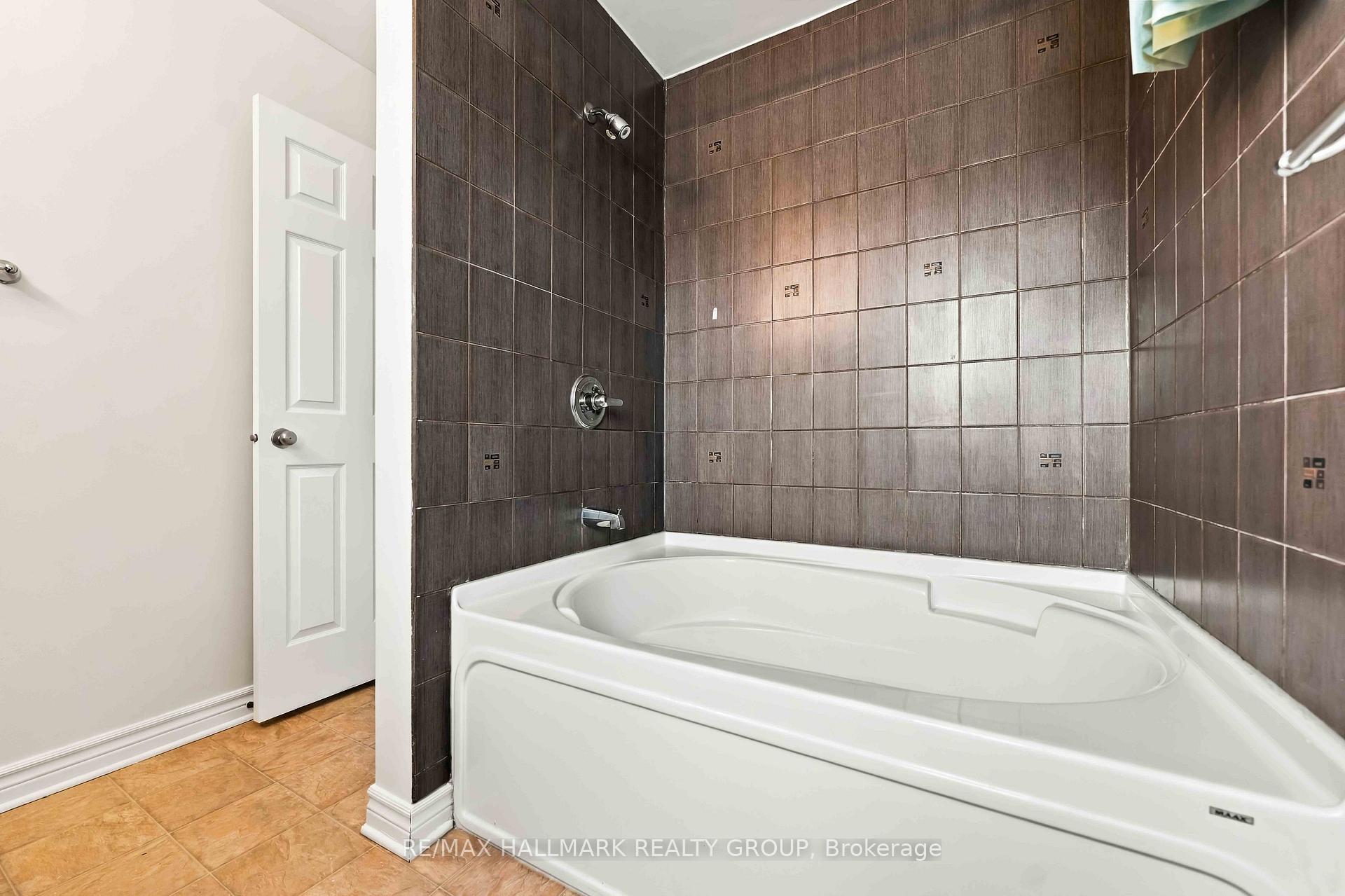 Photo 27 of 486 Paul Metivier Drive, Ottawa, Barrhaven - Strandherd — HOMEH