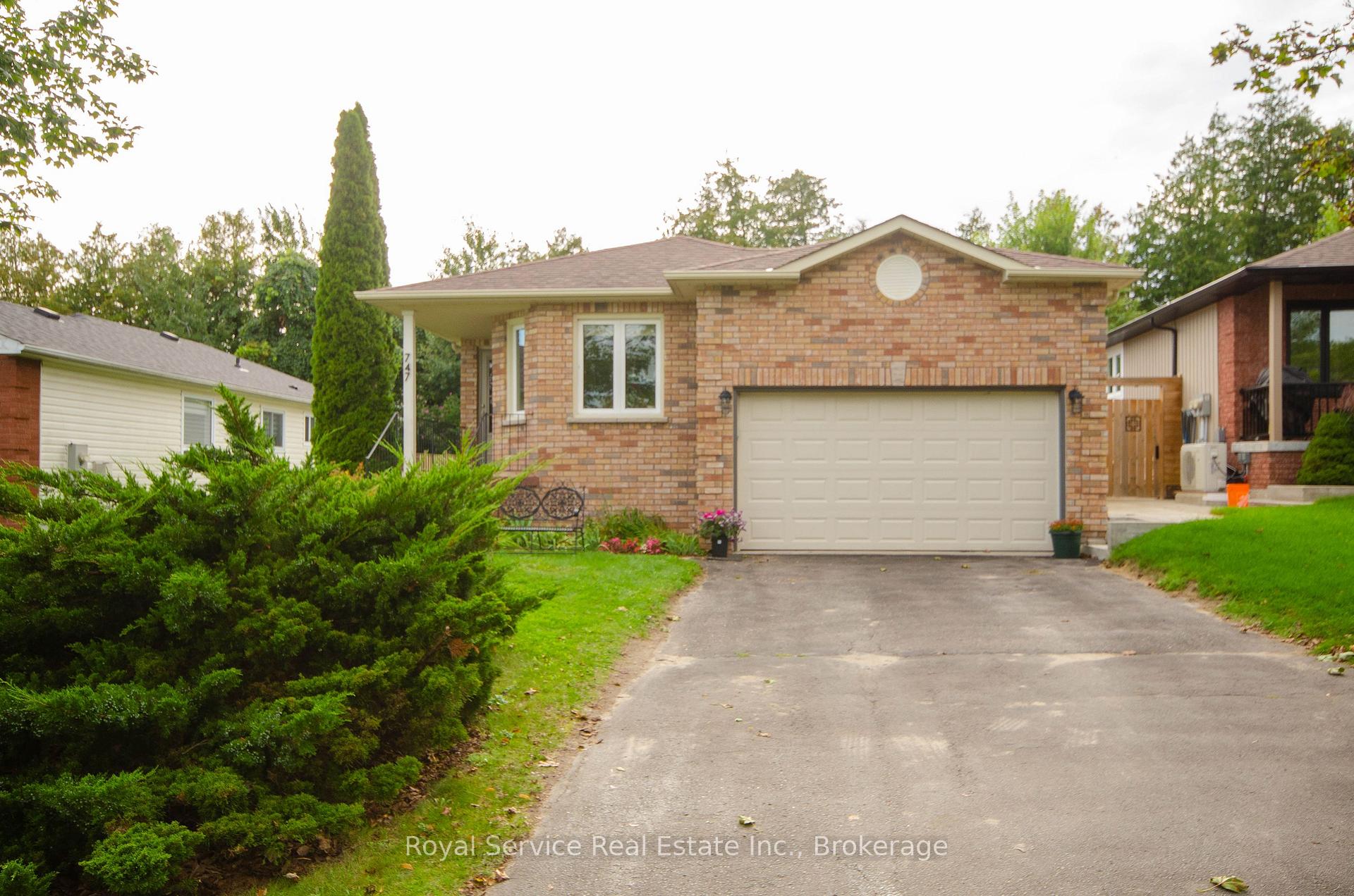 Photo 2 of 747 Greer Crescent, Cobourg — HOMEH