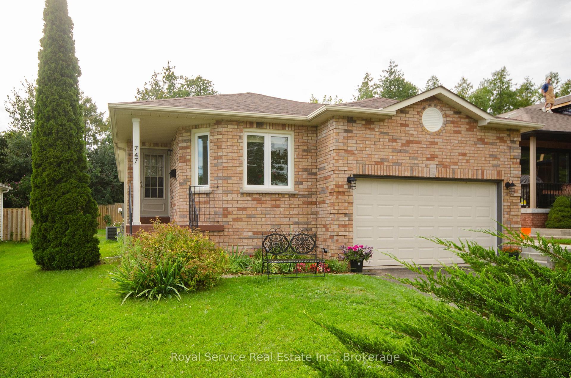 Photo 3 of 747 Greer Crescent, Cobourg — HOMEH