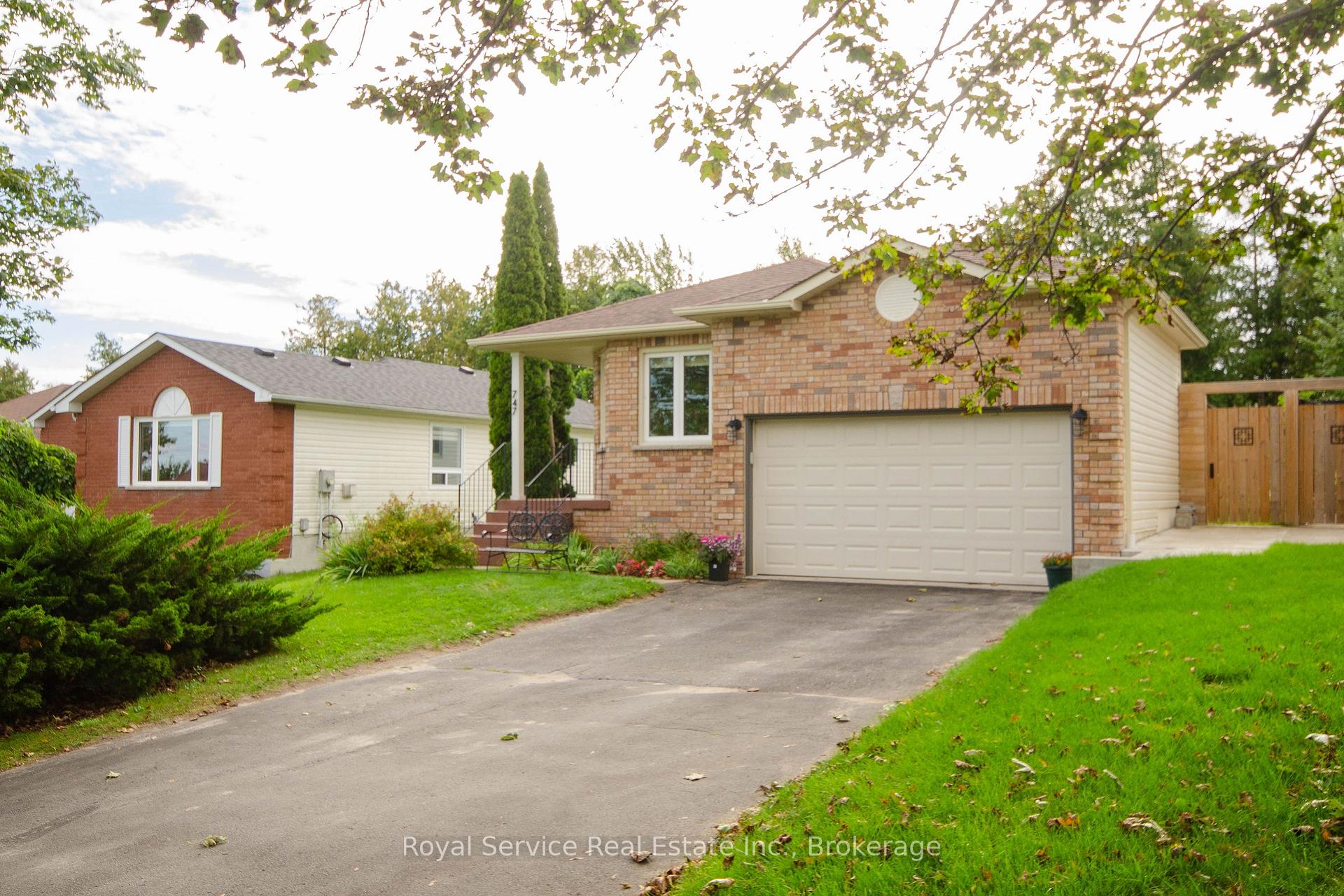 Photo 4 of 747 Greer Crescent, Cobourg — HOMEH