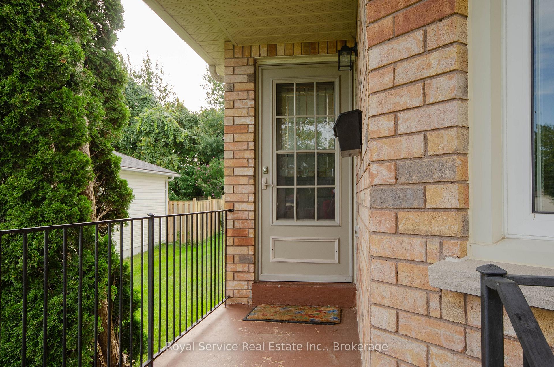 Photo 5 of 747 Greer Crescent, Cobourg — HOMEH