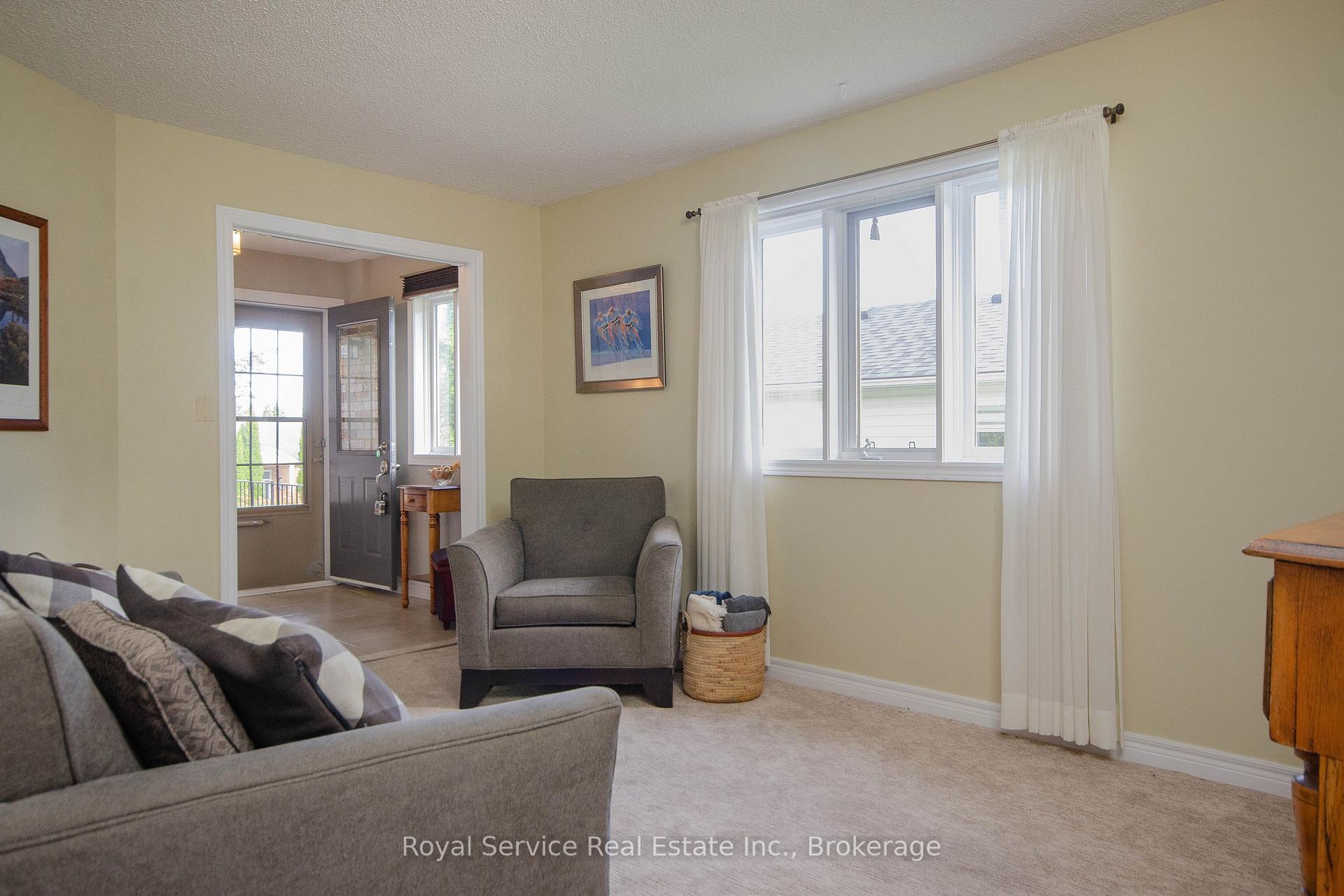 Photo 8 of 747 Greer Crescent, Cobourg — HOMEH