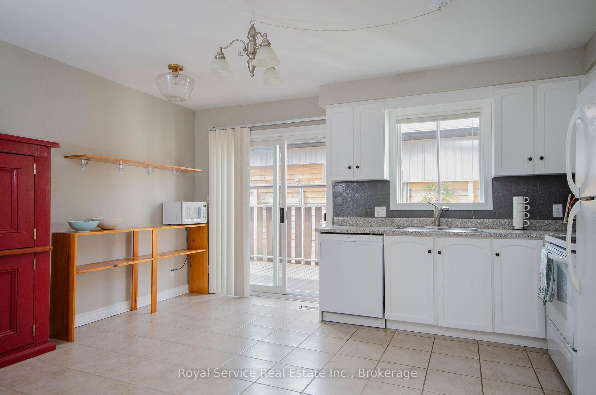 Photo 11 of 747 Greer Crescent, Cobourg — HOMEH