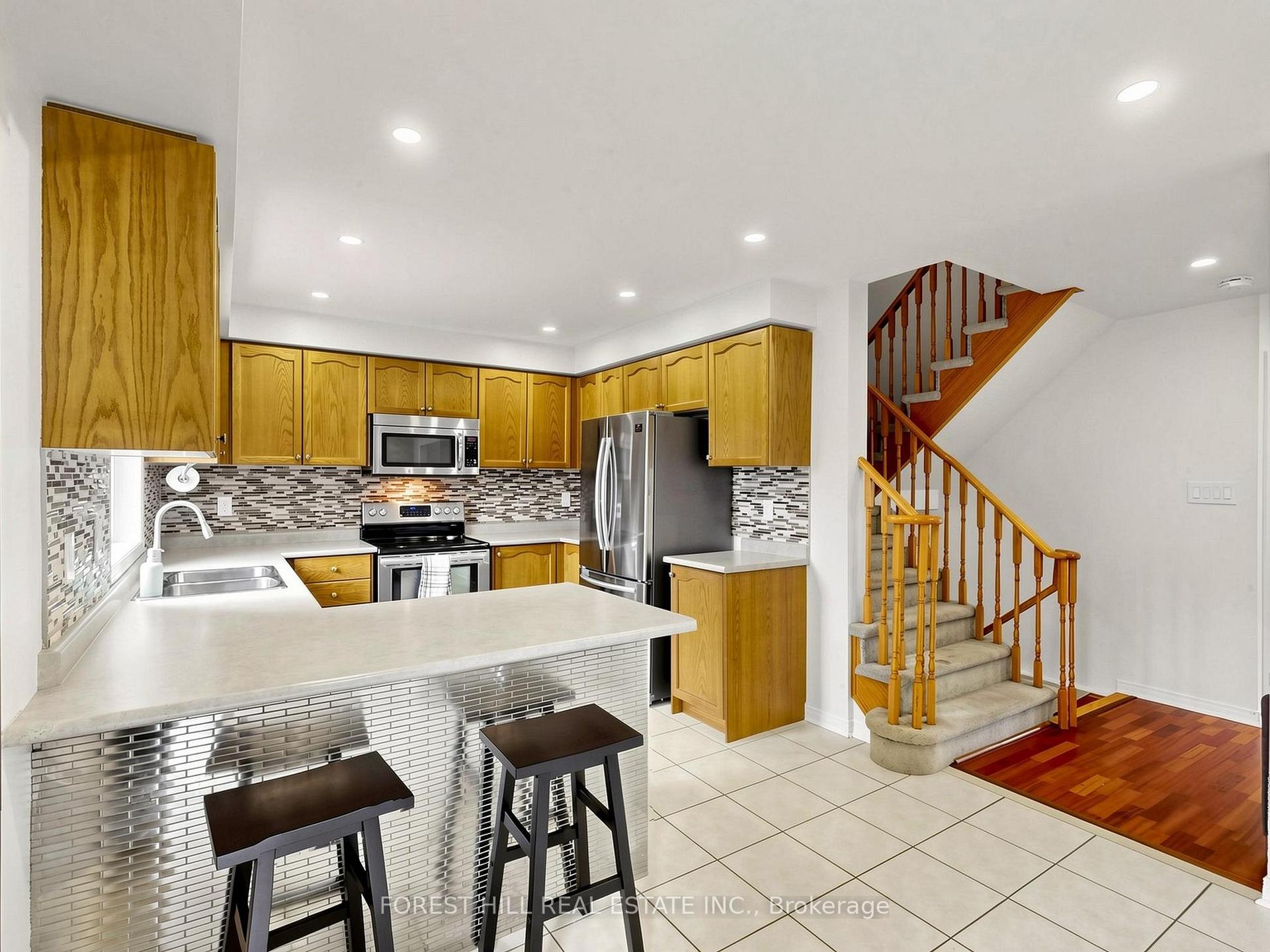 Photo 10 of 8 Bullrush Drive, Vaughan, Vellore Village — HOMEH