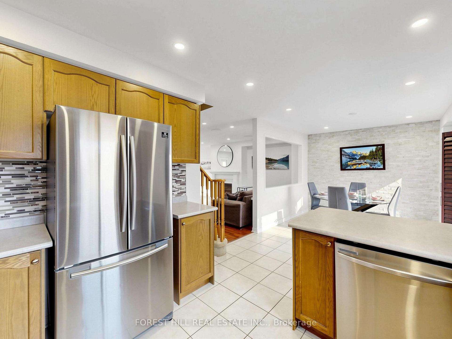 Photo 11 of 8 Bullrush Drive, Vaughan, Vellore Village — HOMEH