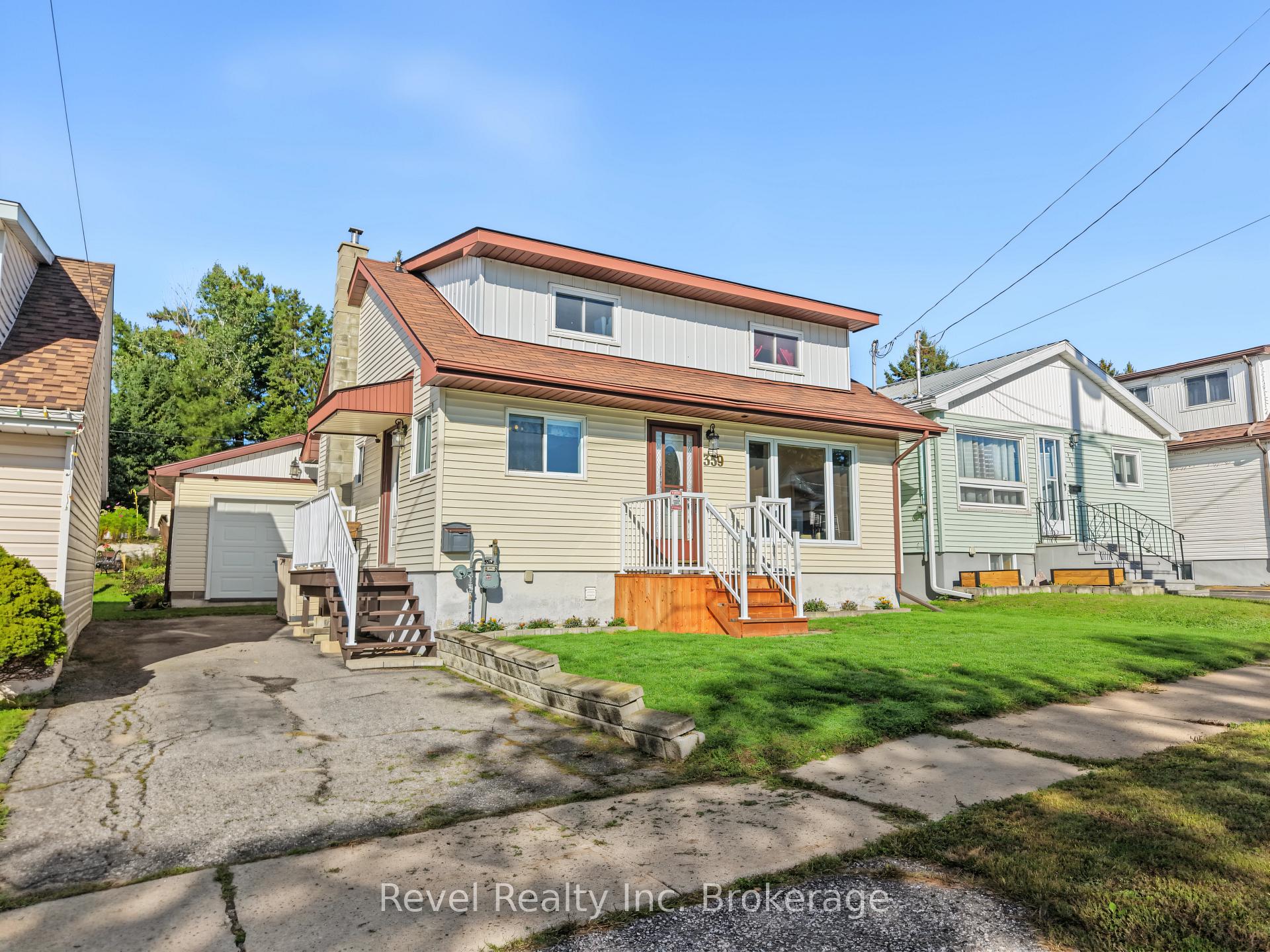 Front of 359 Duke Street W