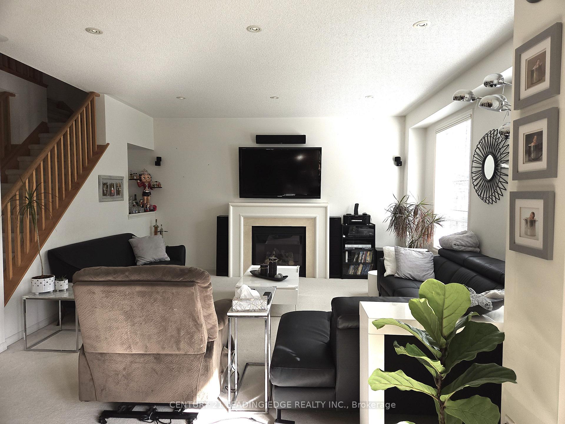 Photo 5 of 22 Westgate Avenue, Ajax, Central East — HOMEH