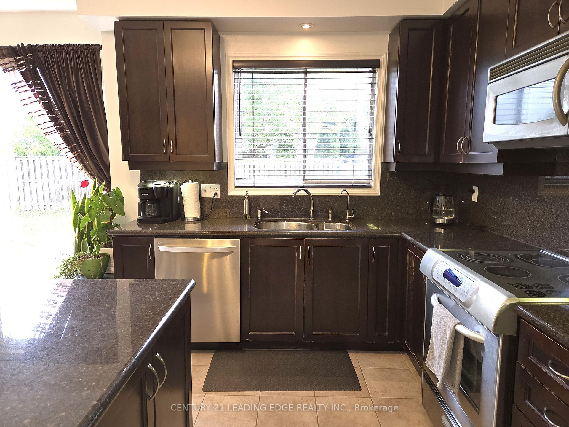 Photo 10 of 22 Westgate Avenue, Ajax, Central East — HOMEH