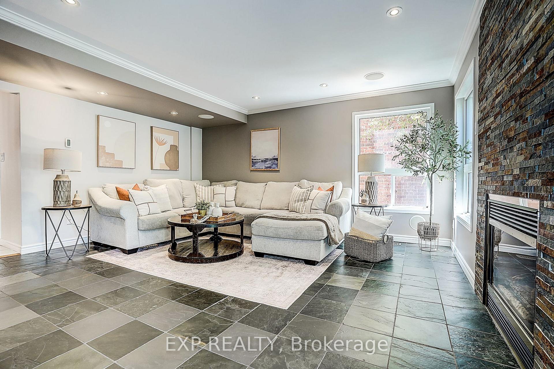 Photo 10 of 499 Silken Laumann Drive, Newmarket, Stonehaven-Wyndham — HOMEH
