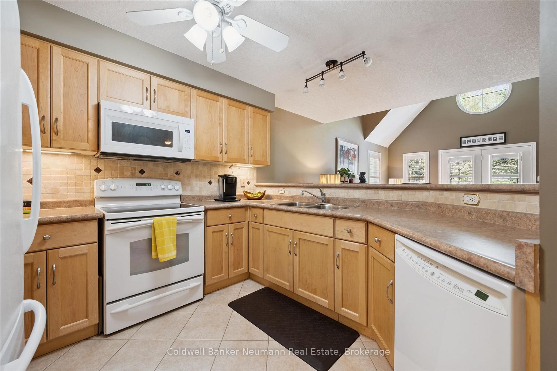 Photo 4 of 165 Terraview Crescent, Guelph, Kortright West — HOMEH
