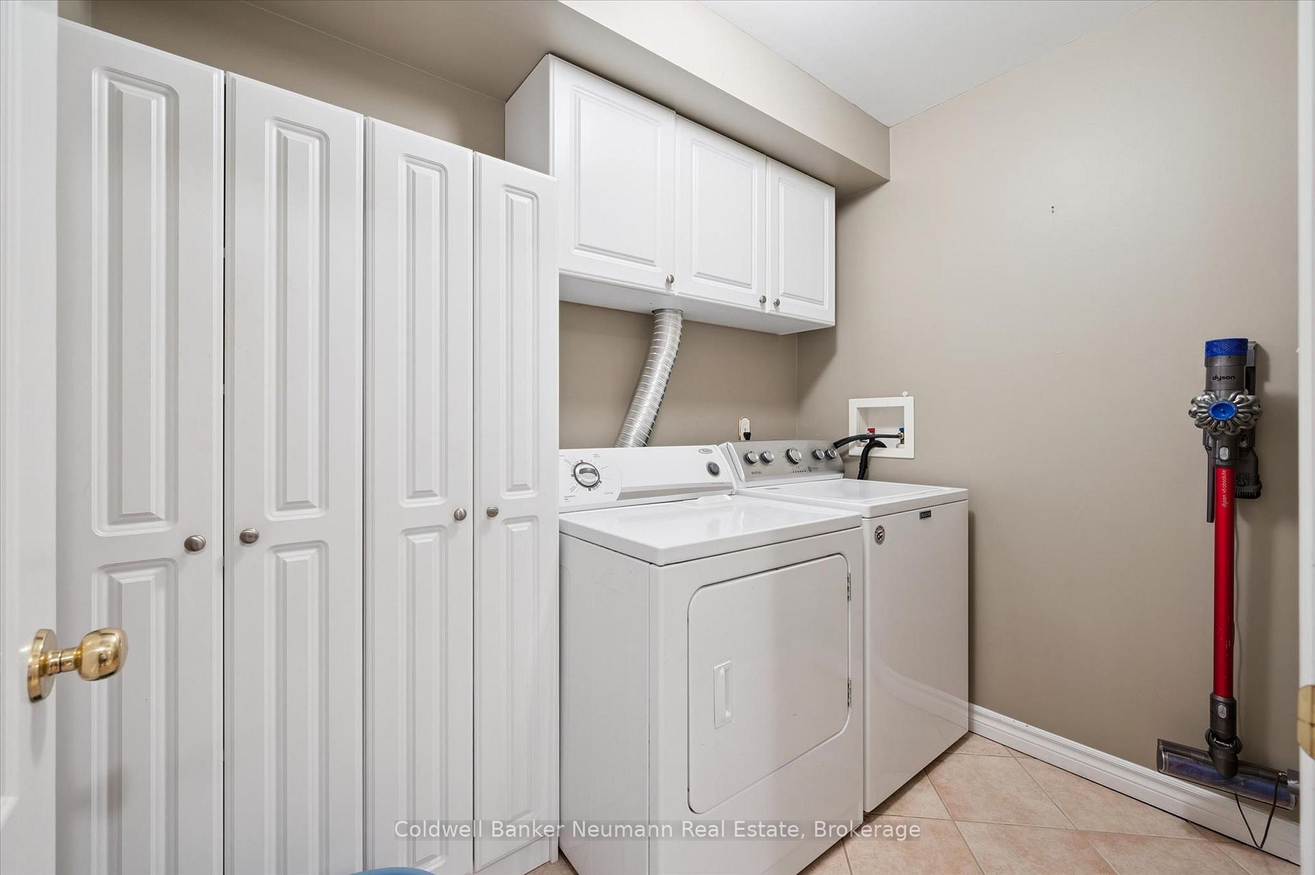 Photo 14 of 165 Terraview Crescent, Guelph, Kortright West — HOMEH