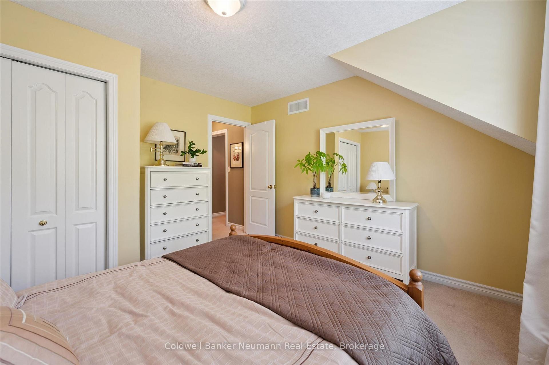 Photo 23 of 165 Terraview Crescent, Guelph, Kortright West — HOMEH
