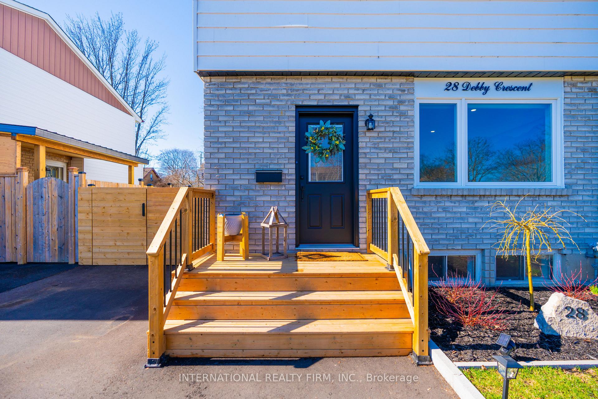 Photo 2 of 28 Debby Crescent, Brantford, North Park/Wood St. — HOMEH