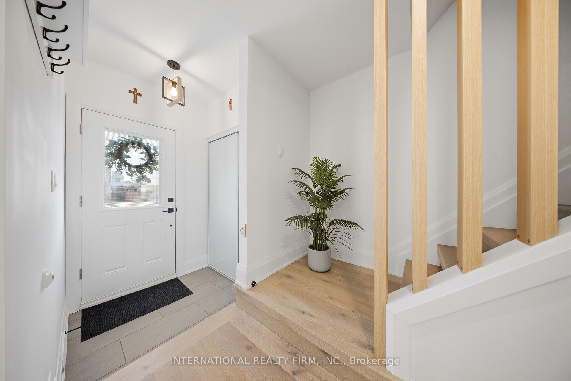 Photo 3 of 28 Debby Crescent, Brantford, North Park/Wood St. — HOMEH