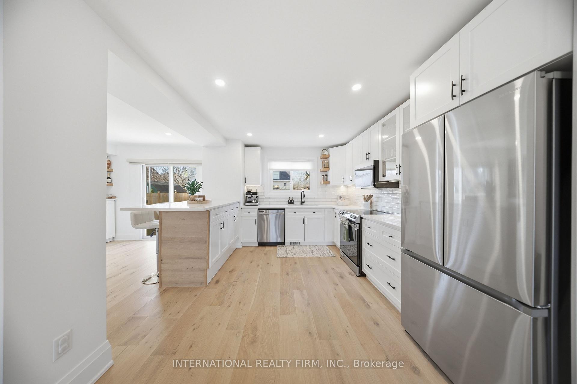 Photo 7 of 28 Debby Crescent, Brantford, North Park/Wood St. — HOMEH
