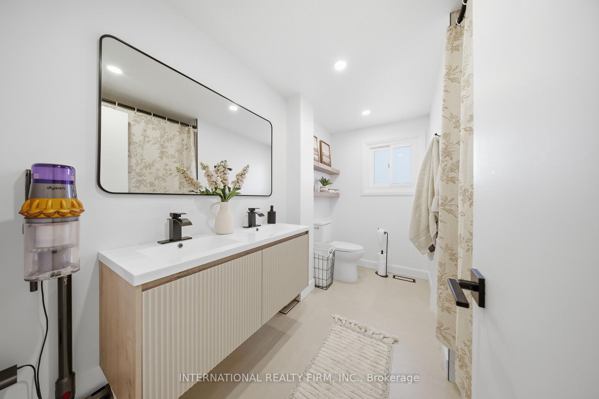 Photo 17 of 28 Debby Crescent, Brantford, North Park/Wood St. — HOMEH