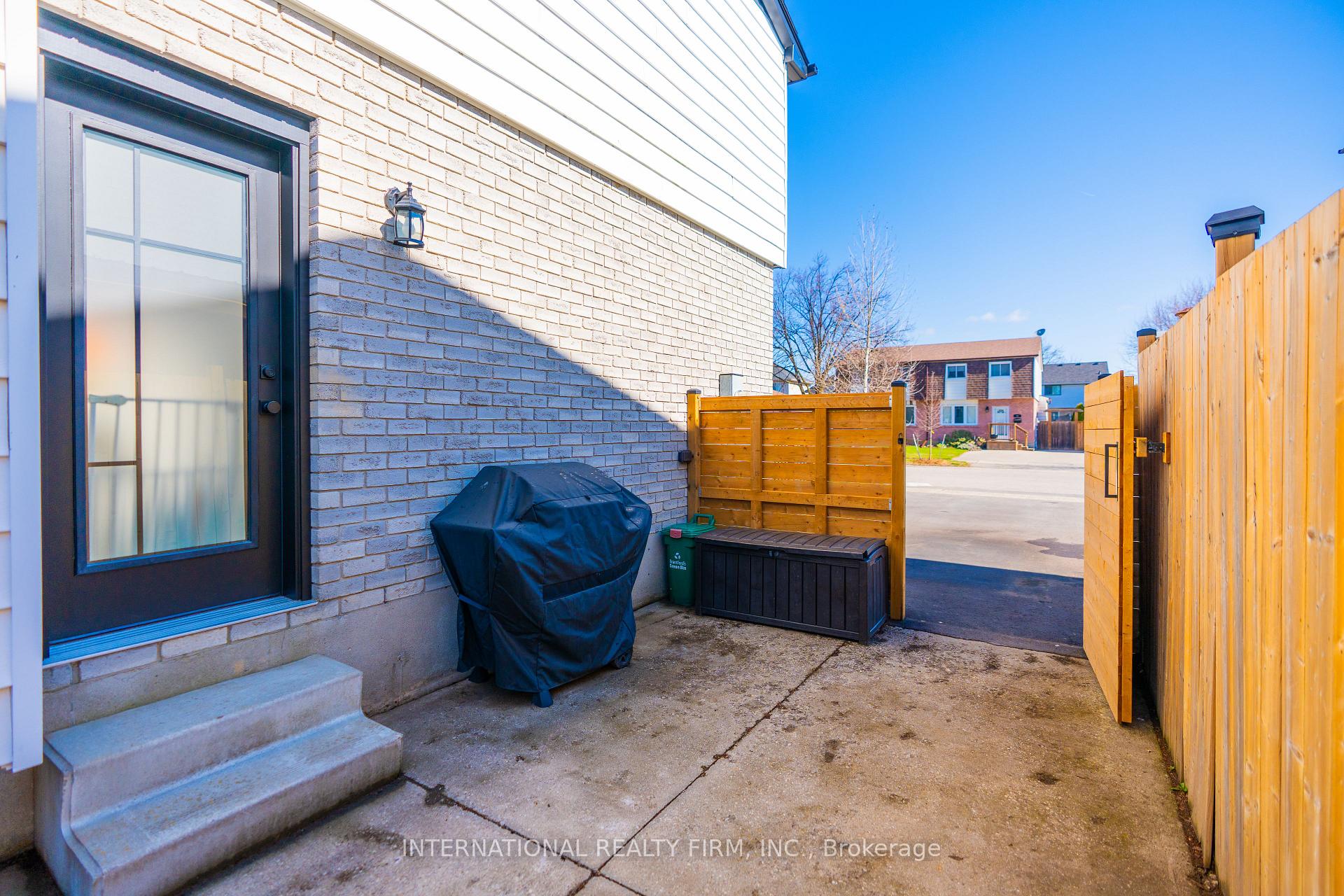 Photo 24 of 28 Debby Crescent, Brantford, North Park/Wood St. — HOMEH