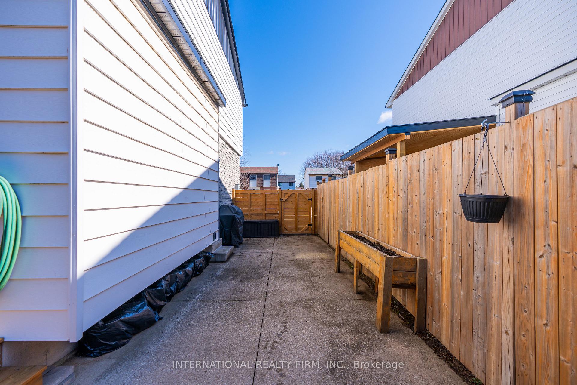Photo 25 of 28 Debby Crescent, Brantford, North Park/Wood St. — HOMEH