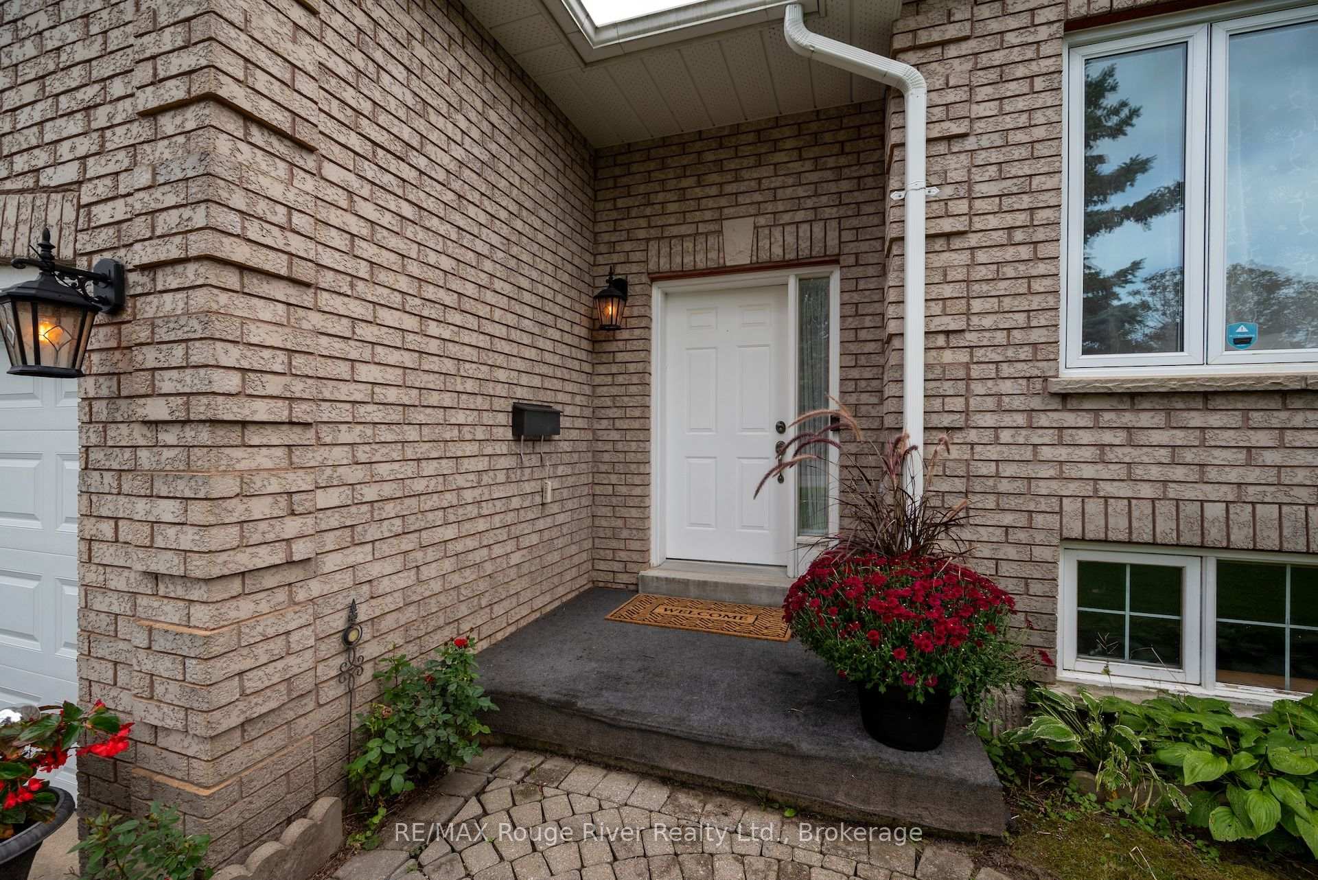 Photo 4 of 792 Greer Crescent, Cobourg — HOMEH