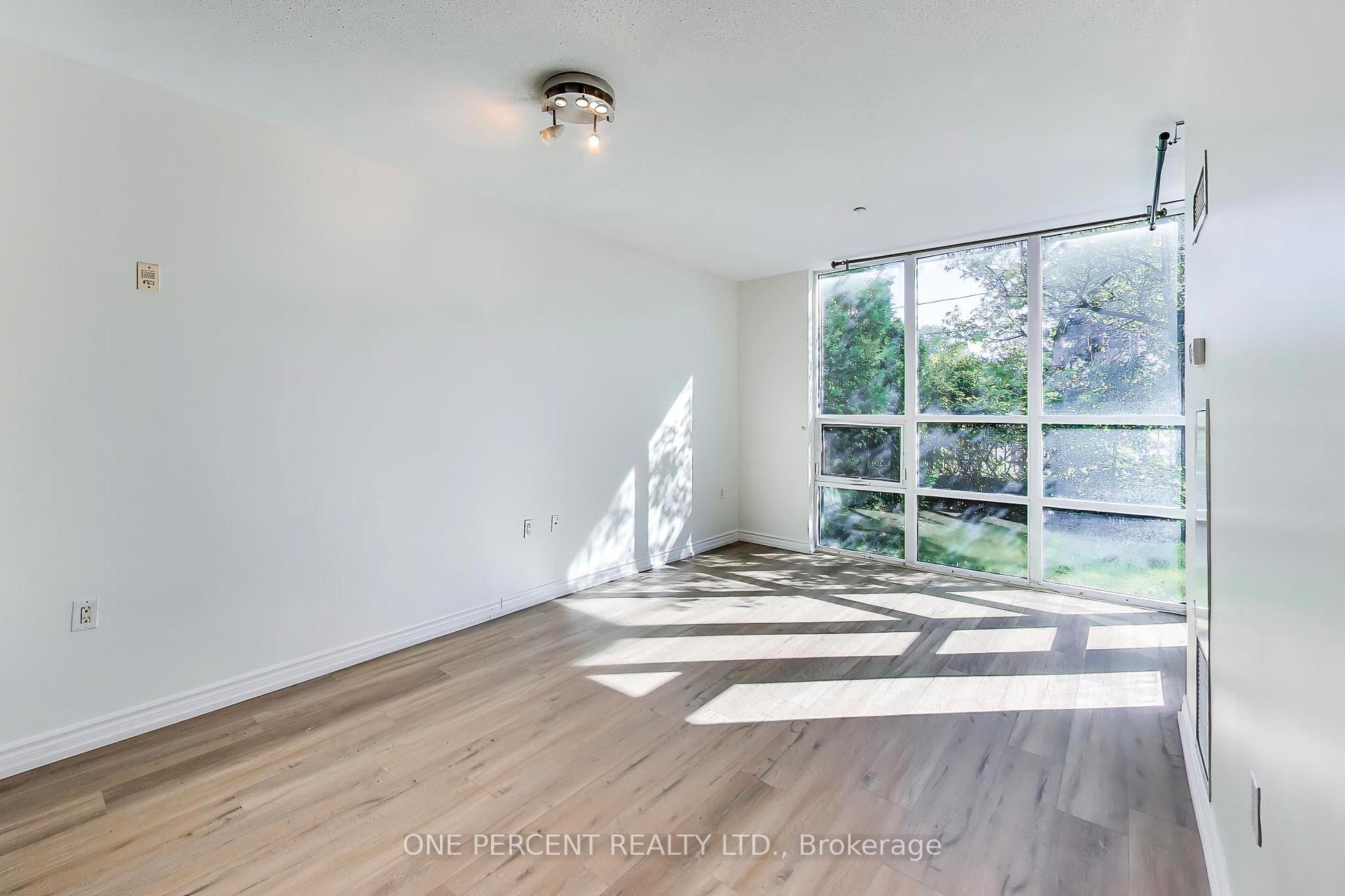 Photo of Unit 109, 3840 Bathurst Street