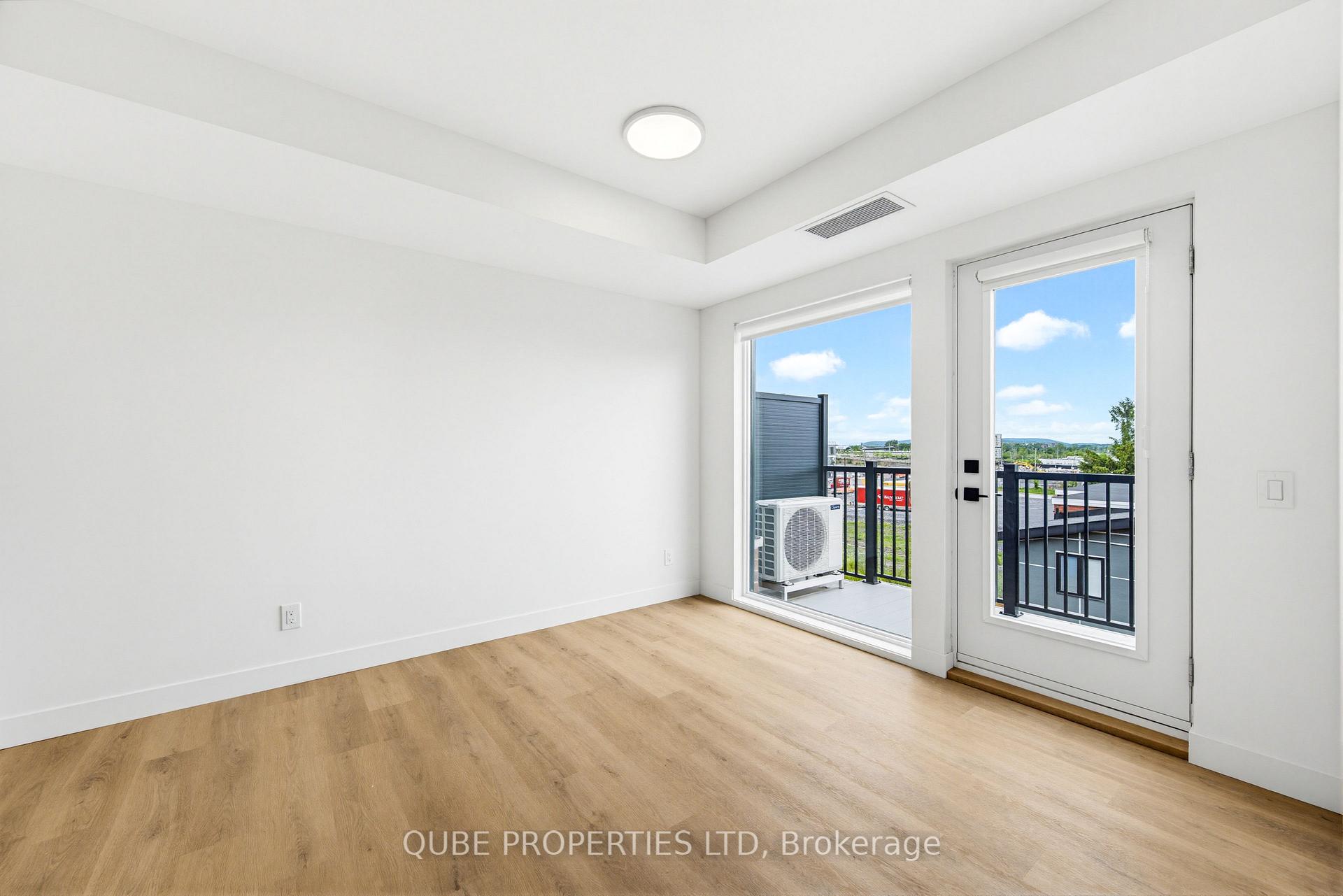Photo 6 of Unit Unit 305, 15 Larch Street, Ottawa, West Centre Town — HOMEH