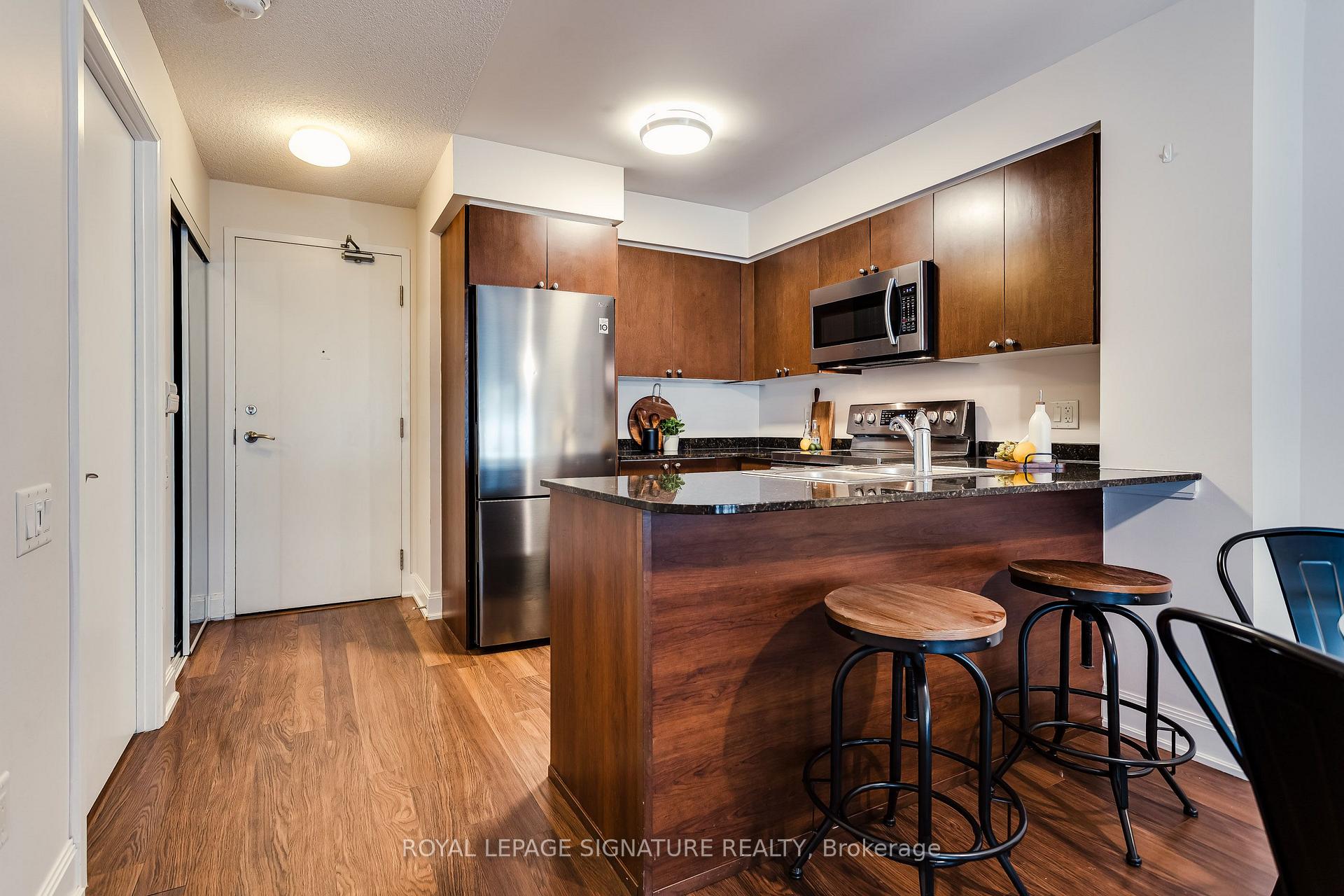 Photo 4 of Unit 910, 2191 Yonge Street, Toronto, Mount Pleasant West — HOMEH