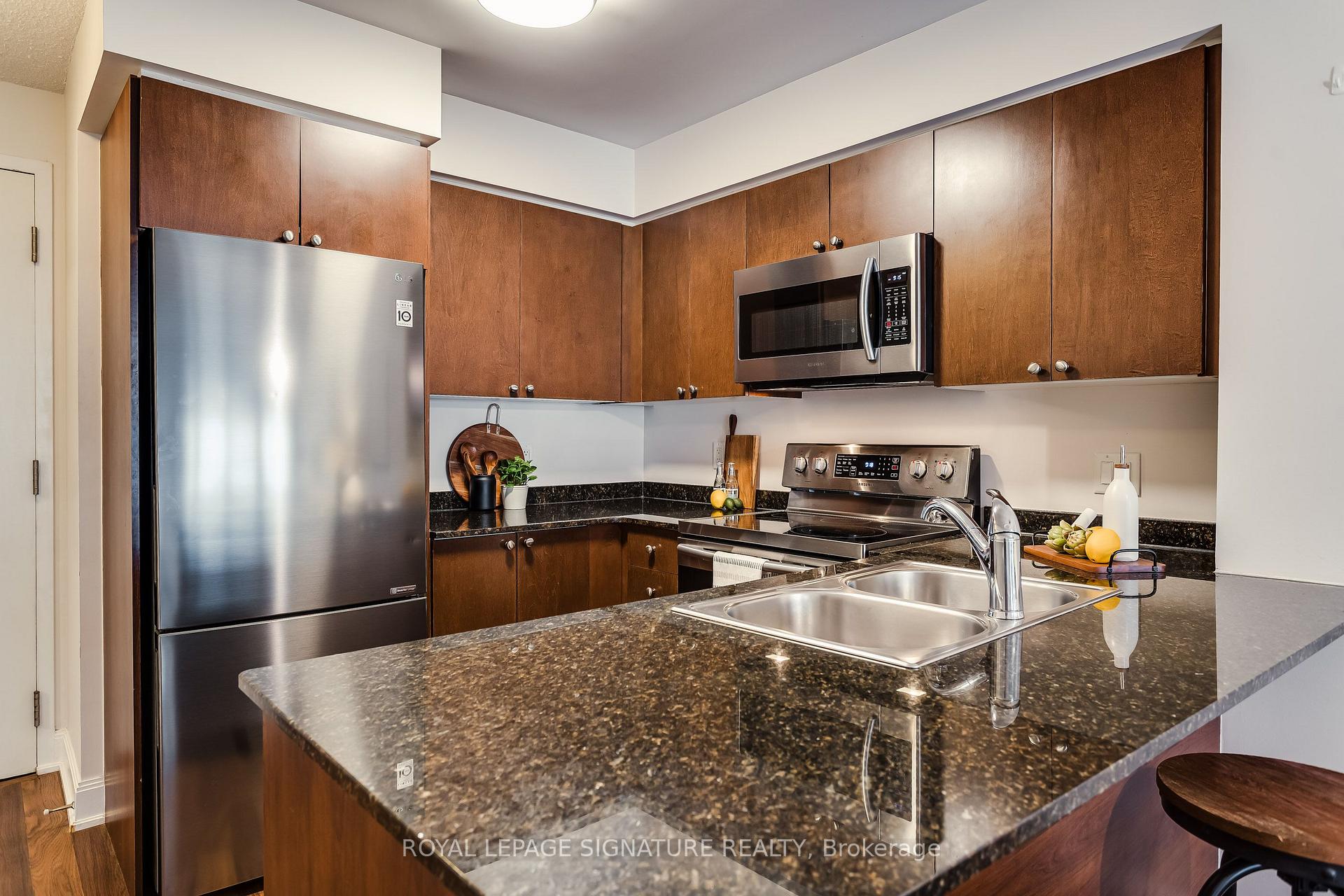 Photo 5 of Unit 910, 2191 Yonge Street, Toronto, Mount Pleasant West — HOMEH