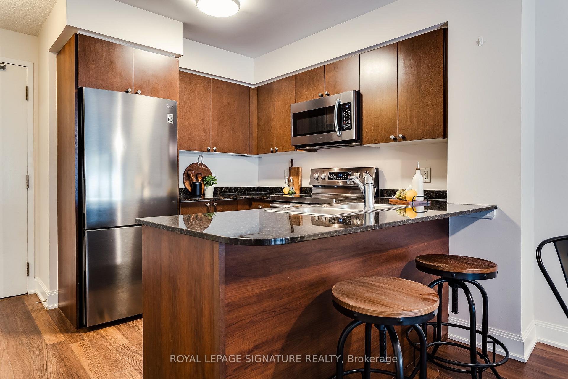 Photo 6 of Unit 910, 2191 Yonge Street, Toronto, Mount Pleasant West — HOMEH