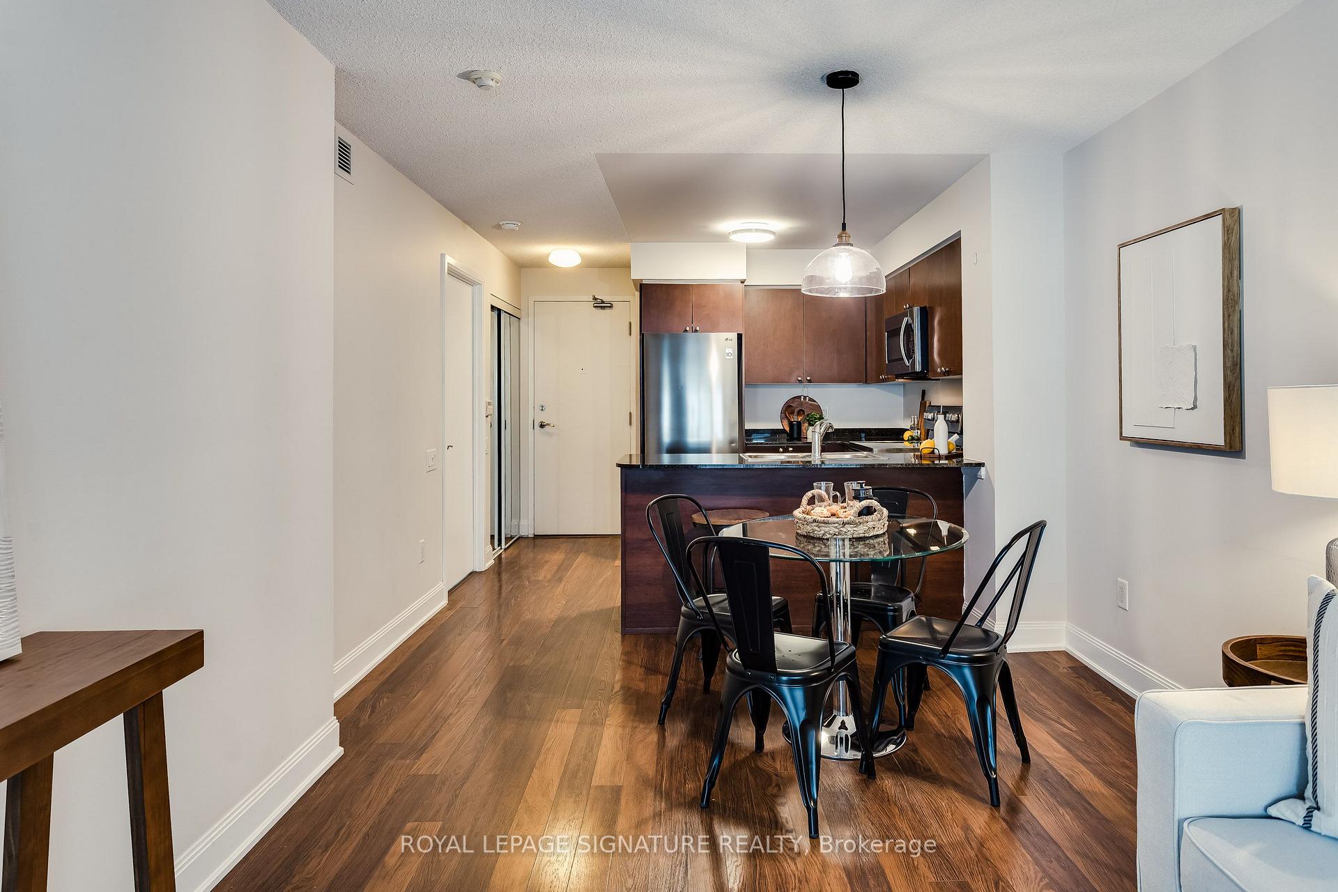 Photo 10 of Unit 910, 2191 Yonge Street, Toronto, Mount Pleasant West — HOMEH