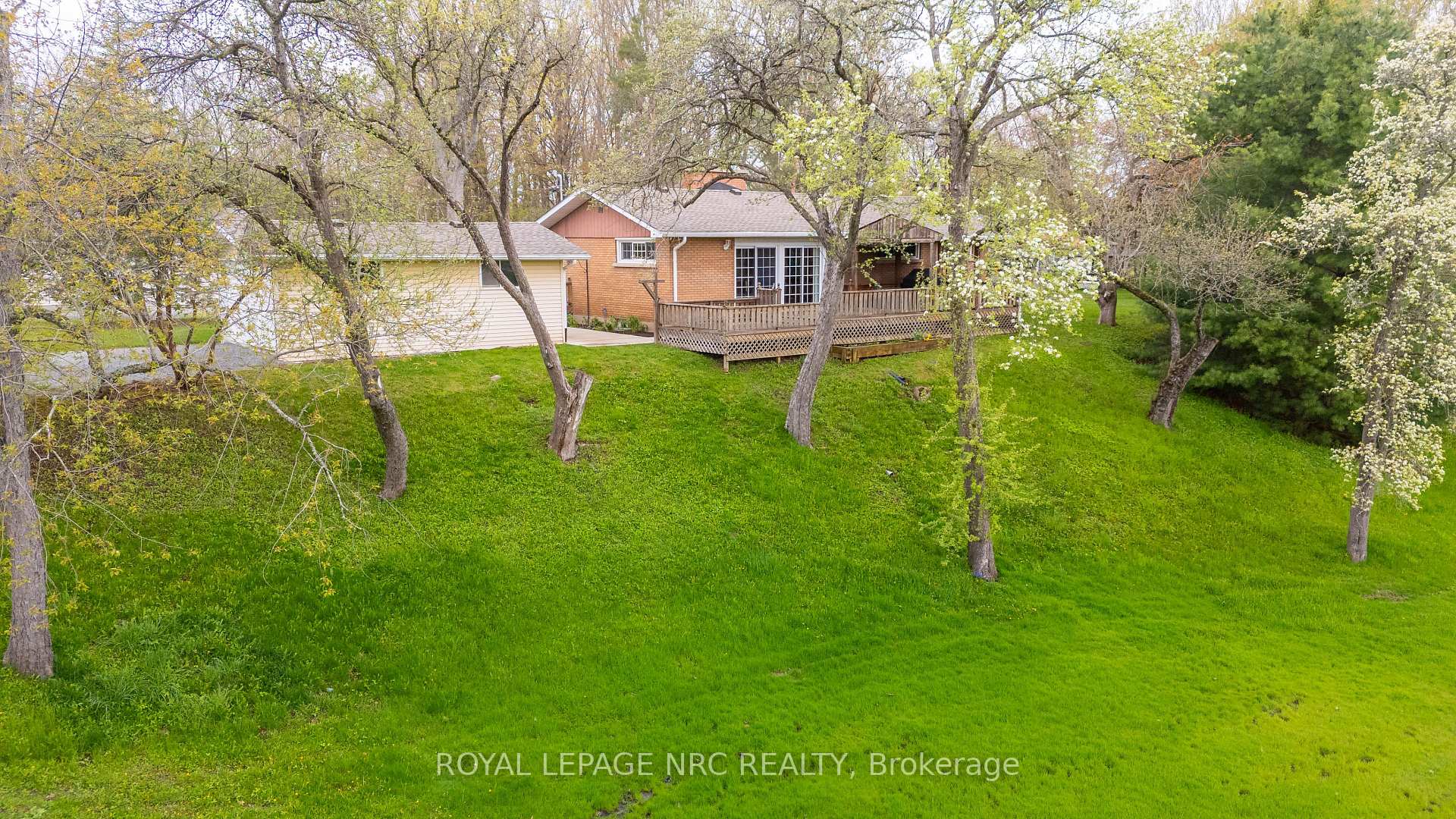 Photo 2 of 53 Pearson Road, Welland, Cooks Mills — HOMEH