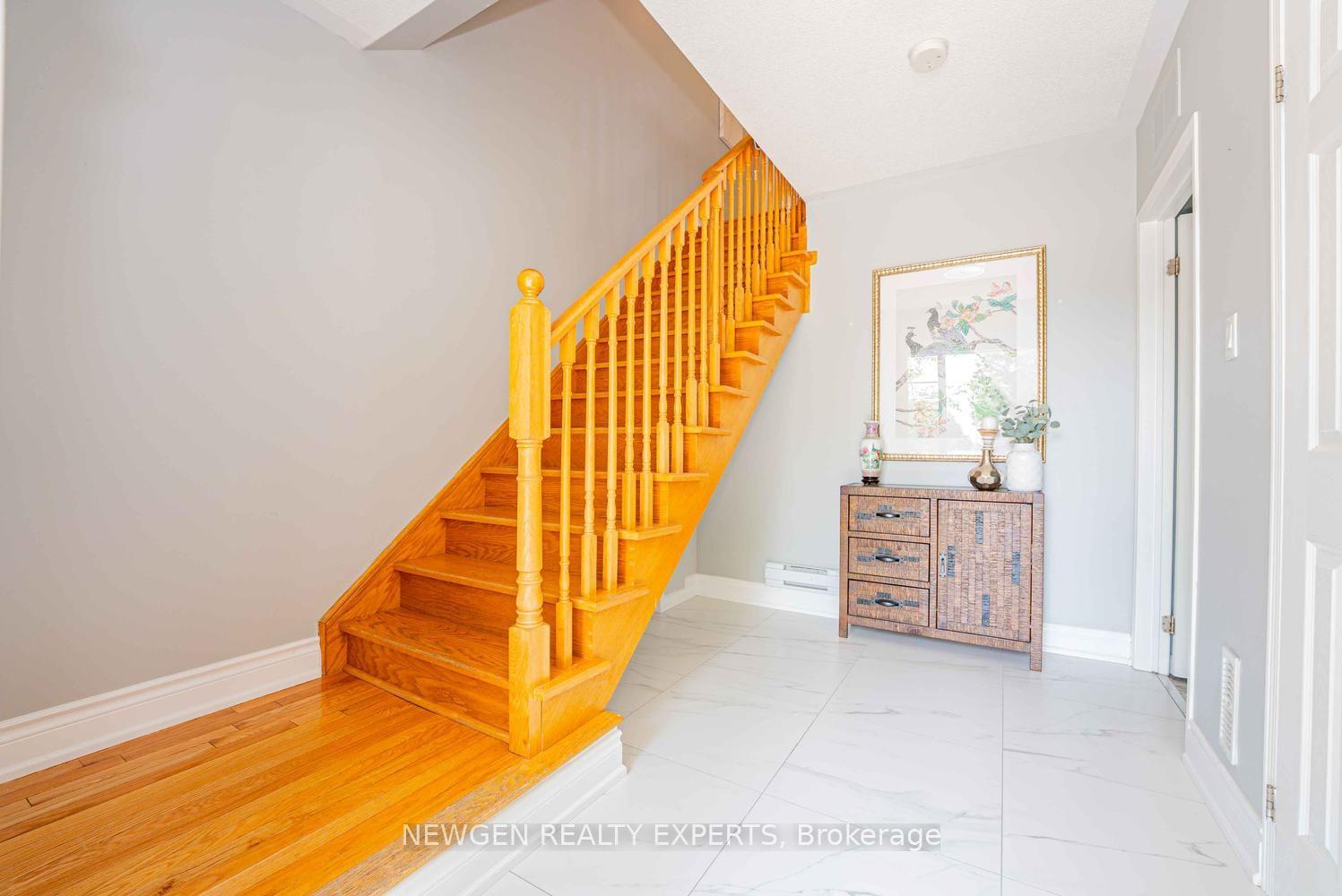 Photo 4 of Unit 21, 109 Georgian Drive, Oakville, River Oaks — HOMEH