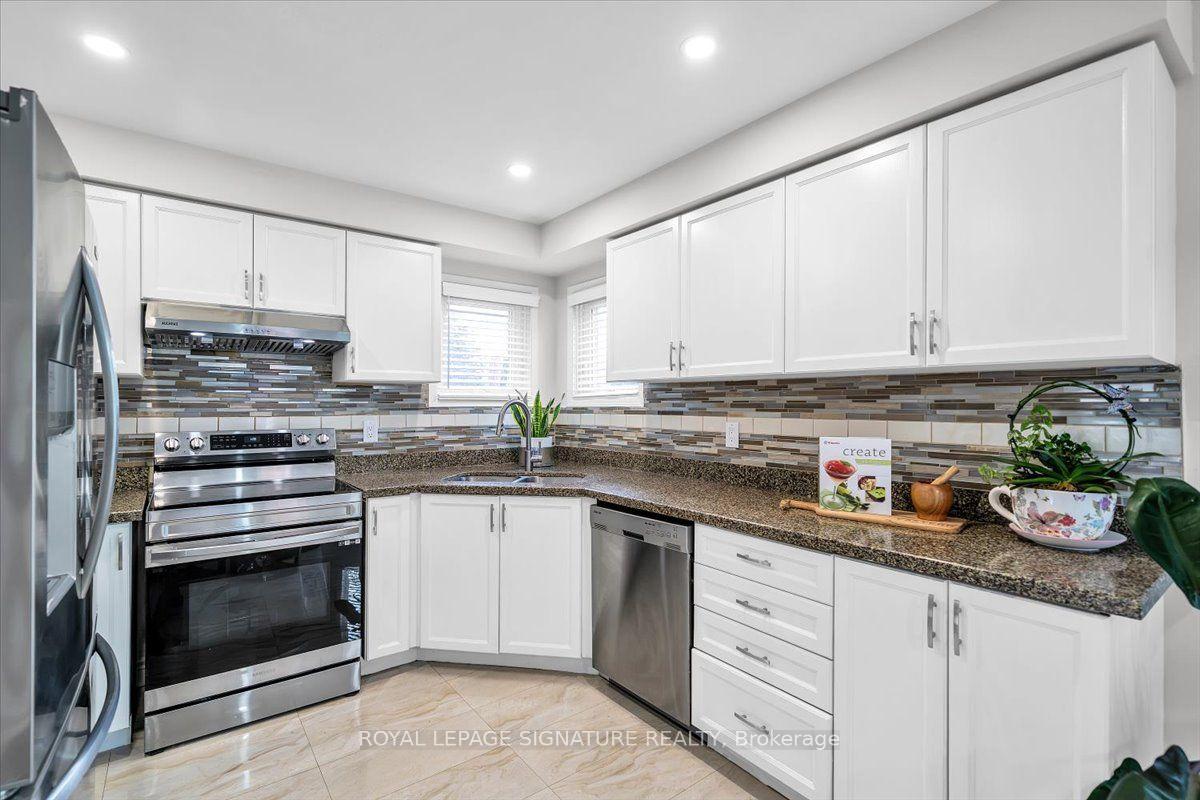 Photo 9 of 3 Griffen Place, Whitby, Rolling Acres — HOMEH