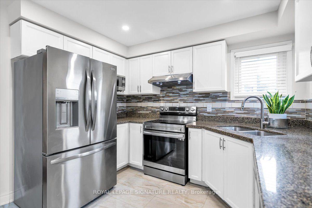 Photo 10 of 3 Griffen Place, Whitby, Rolling Acres — HOMEH