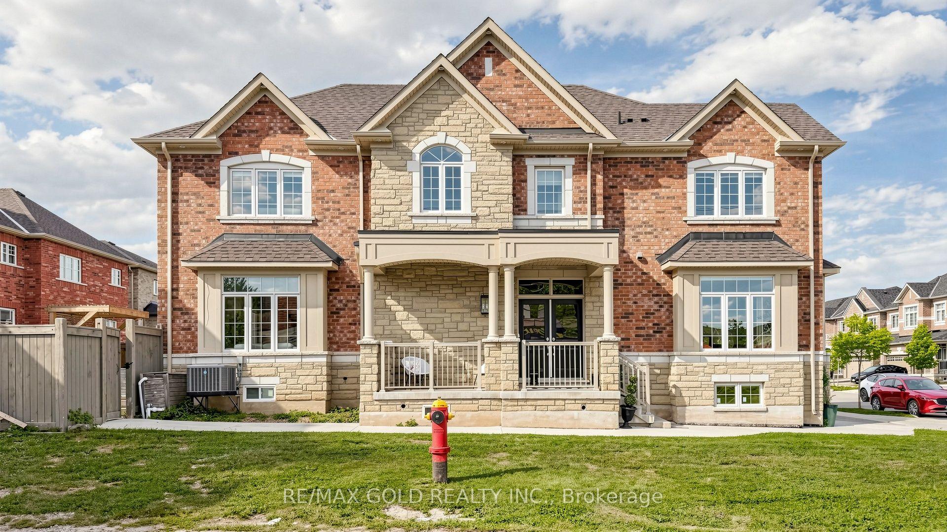 Photo 3 of 125 Burnhamthorpe Road E, Oakville, Glenorchy — HOMEH