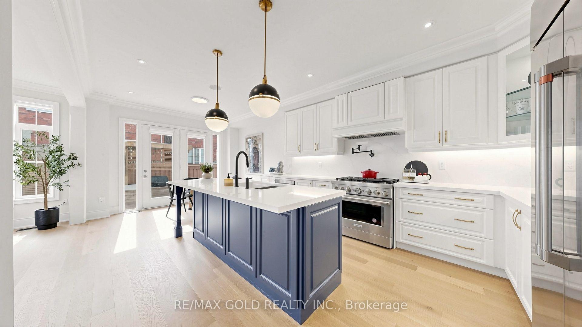 Photo 7 of 125 Burnhamthorpe Road E, Oakville, Glenorchy — HOMEH