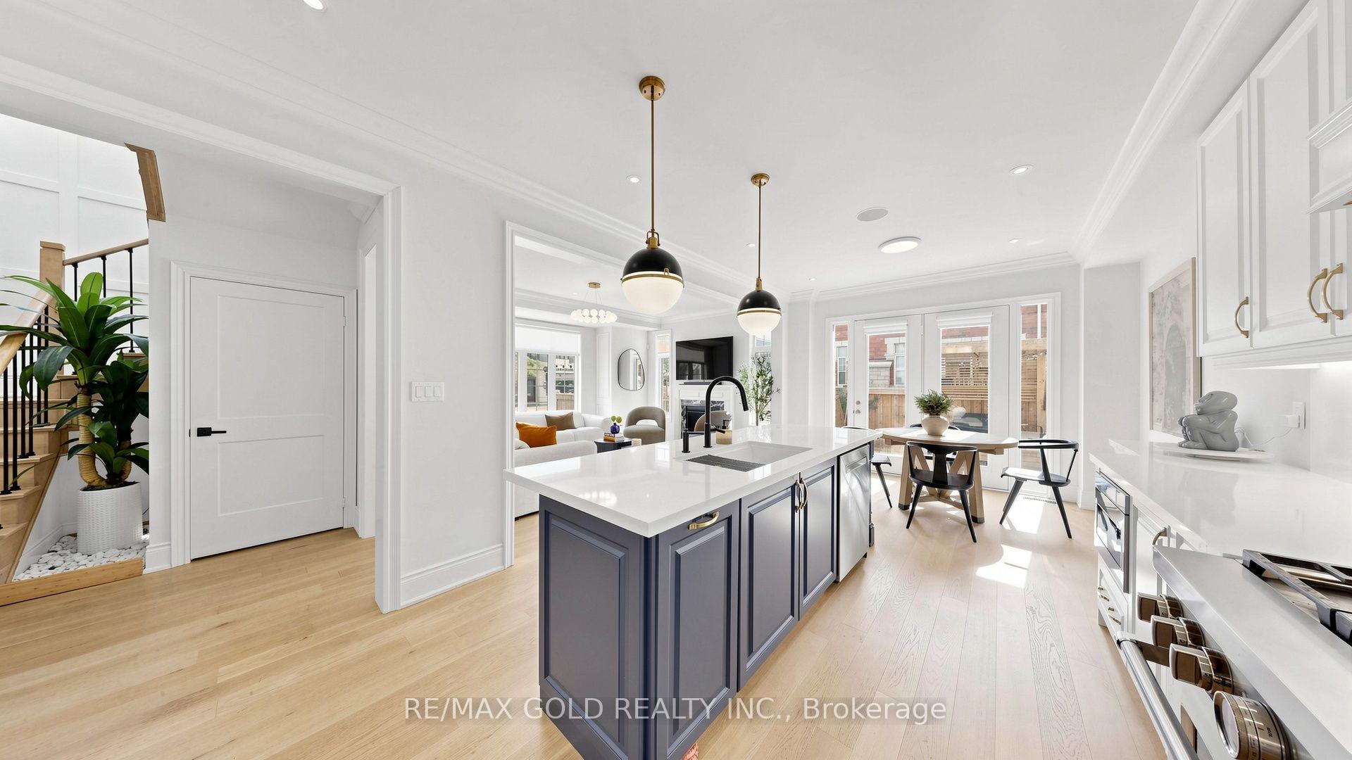 Photo 8 of 125 Burnhamthorpe Road E, Oakville, Glenorchy — HOMEH