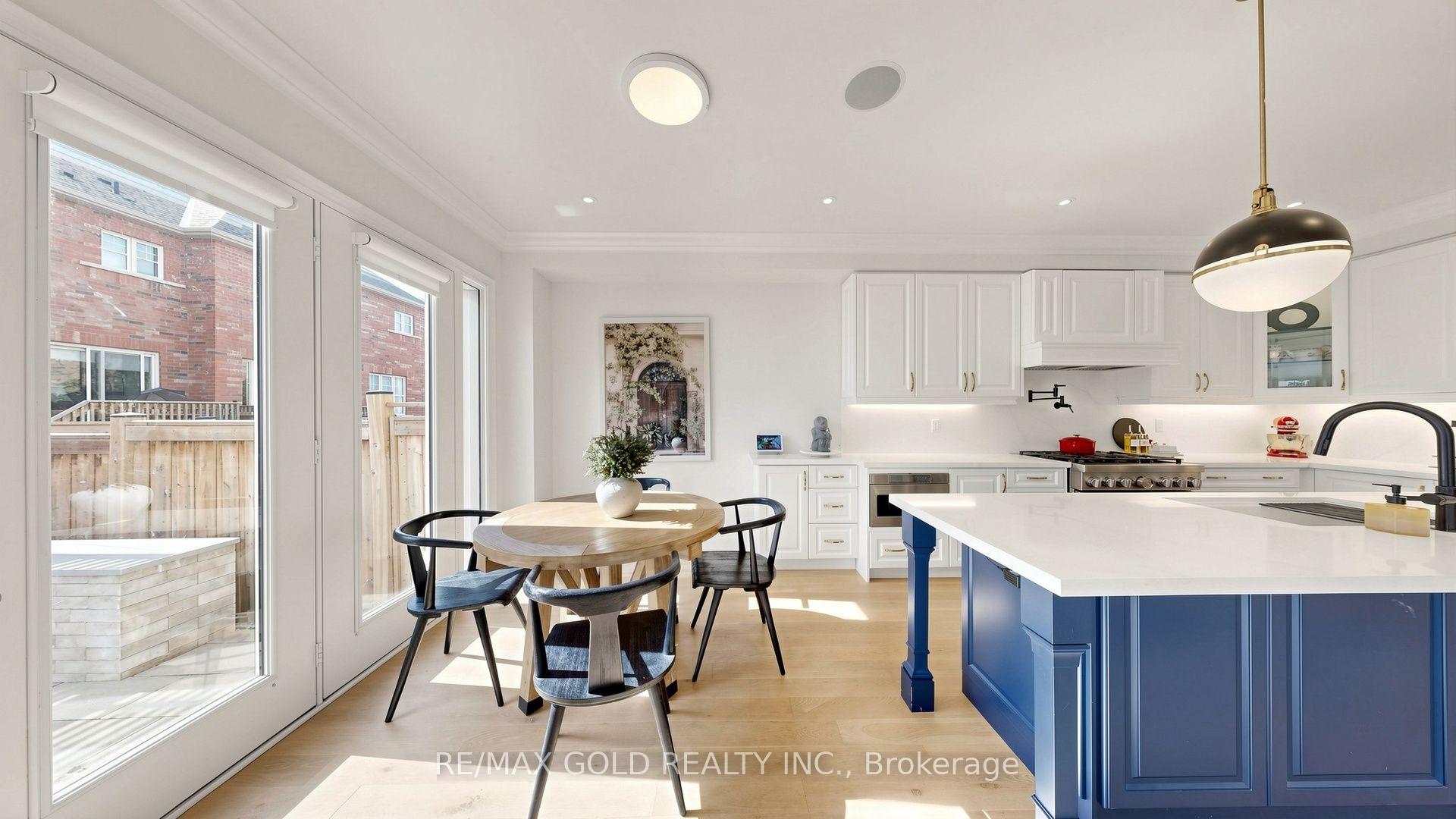 Photo 9 of 125 Burnhamthorpe Road E, Oakville, Glenorchy — HOMEH