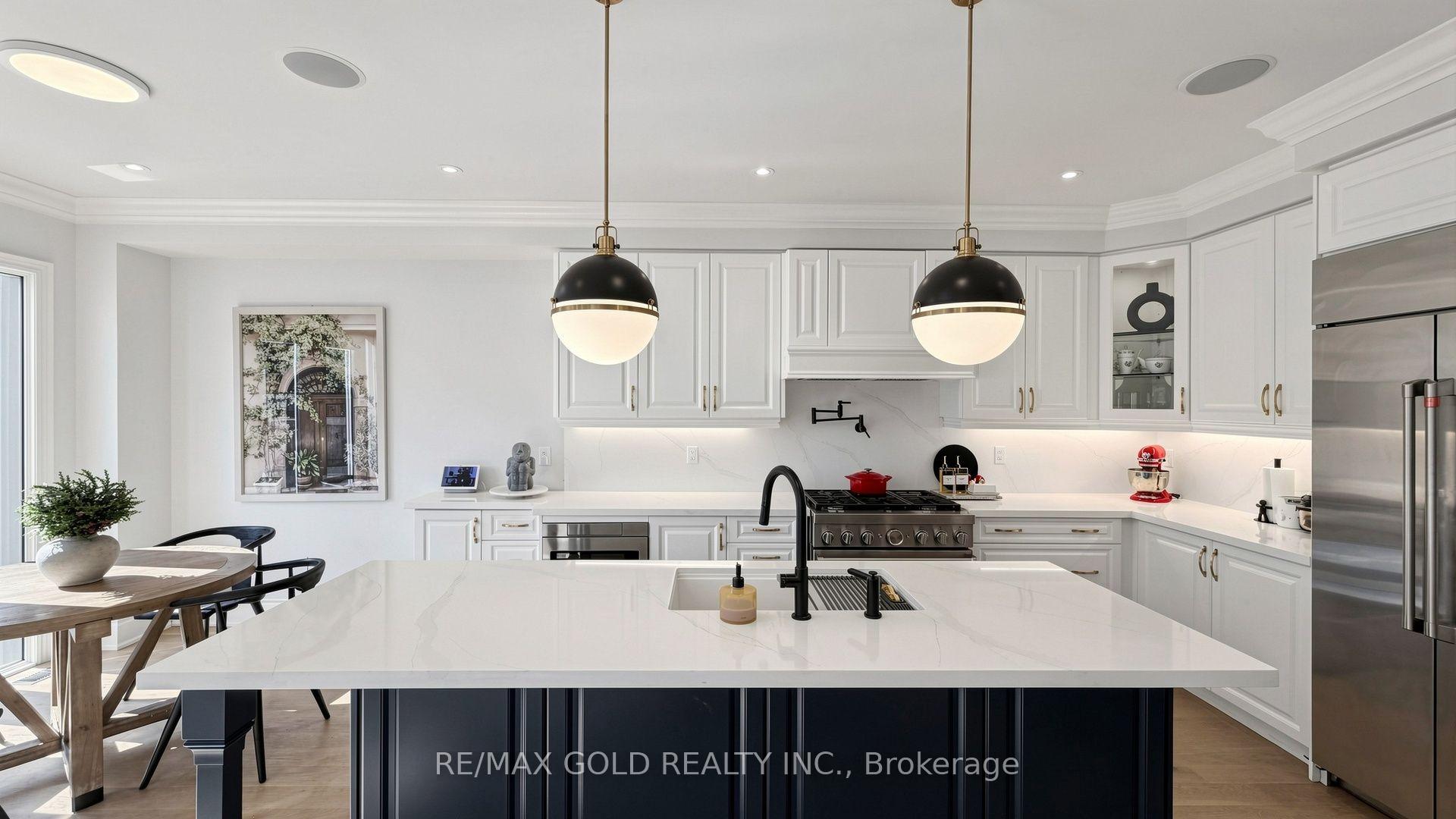 Photo 12 of 125 Burnhamthorpe Road E, Oakville, Glenorchy — HOMEH