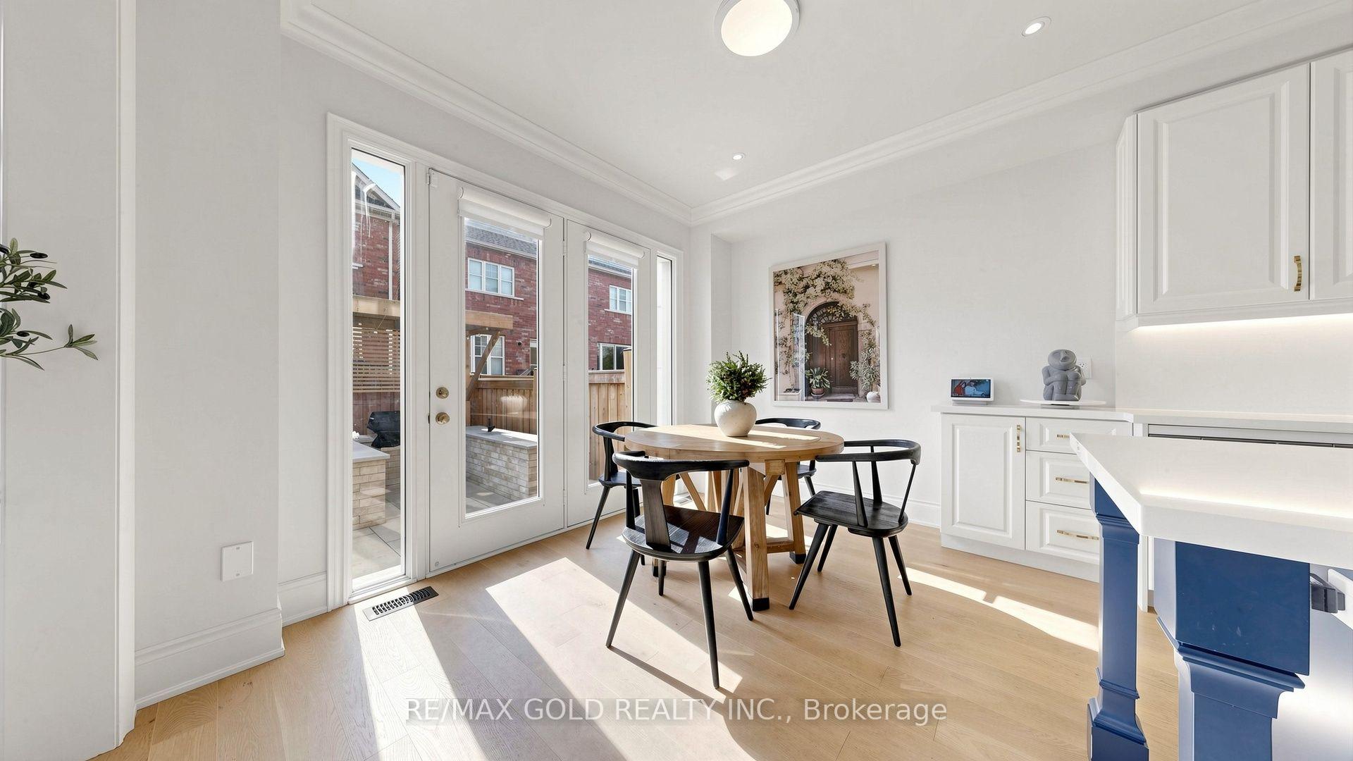 Photo 15 of 125 Burnhamthorpe Road E, Oakville, Glenorchy — HOMEH