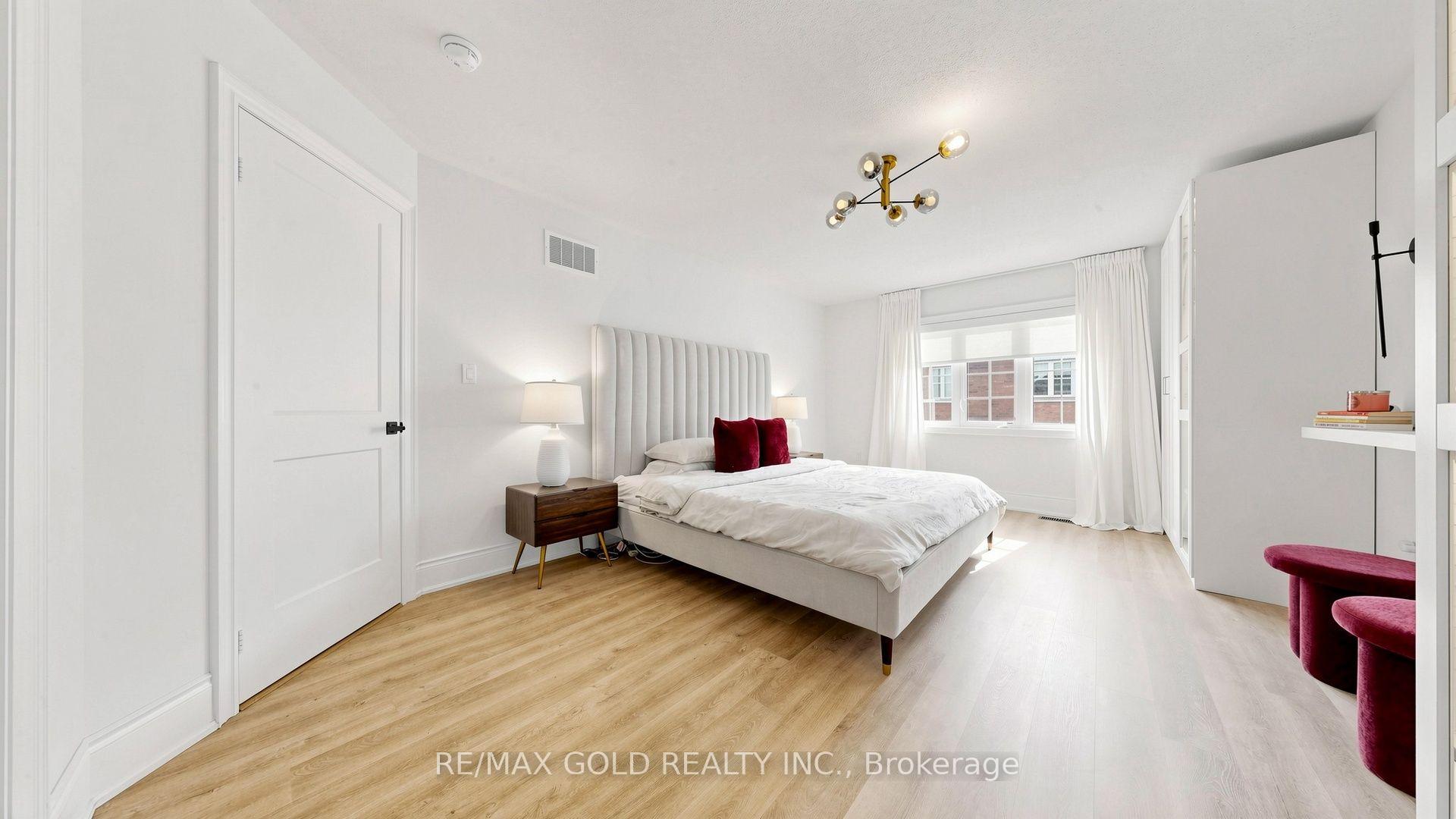Photo 26 of 125 Burnhamthorpe Road E, Oakville, Glenorchy — HOMEH