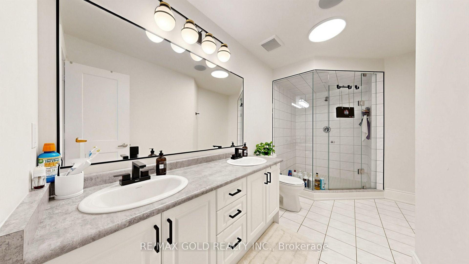 Photo 29 of 125 Burnhamthorpe Road E, Oakville, Glenorchy — HOMEH
