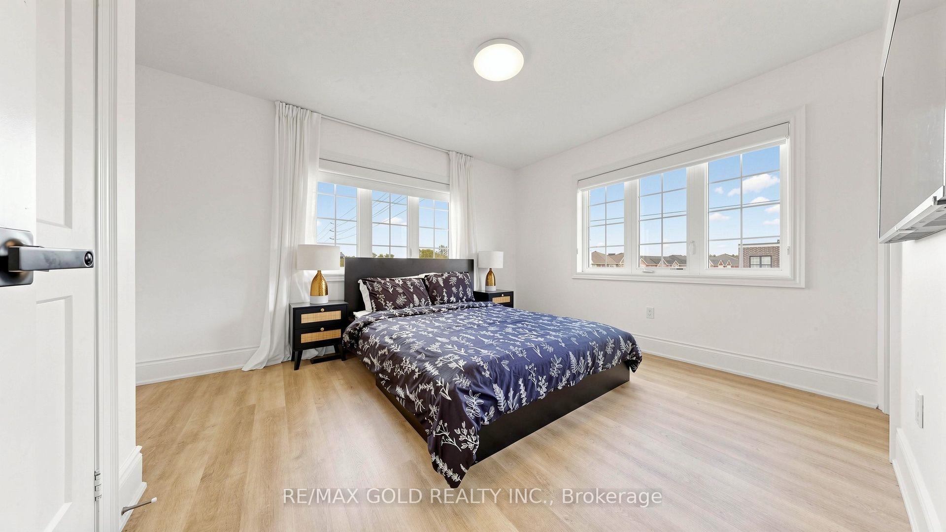 Photo 33 of 125 Burnhamthorpe Road E, Oakville, Glenorchy — HOMEH