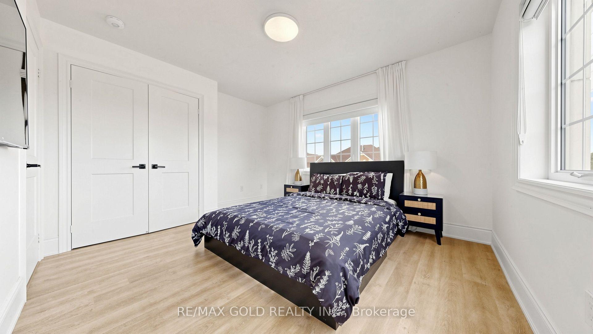 Photo 34 of 125 Burnhamthorpe Road E, Oakville, Glenorchy — HOMEH