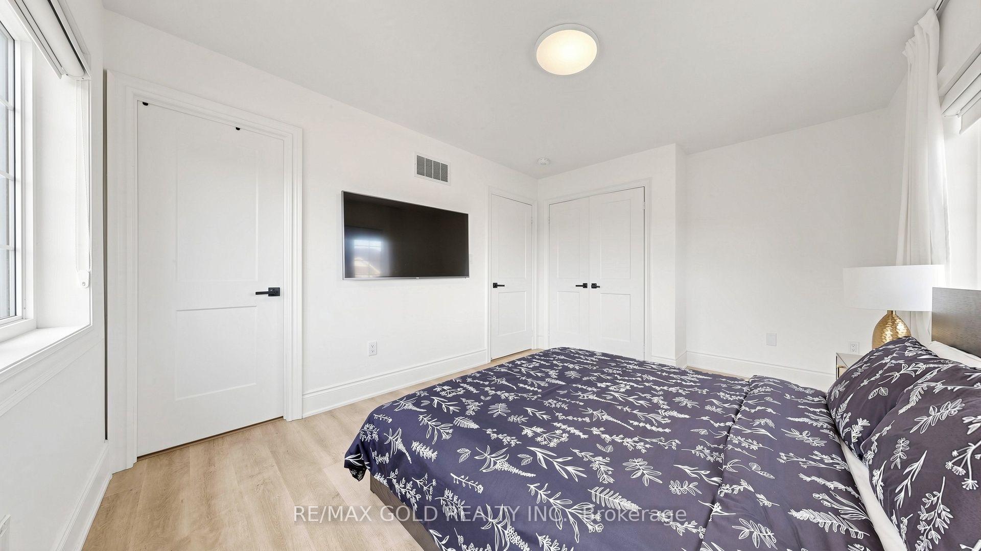 Photo 35 of 125 Burnhamthorpe Road E, Oakville, Glenorchy — HOMEH