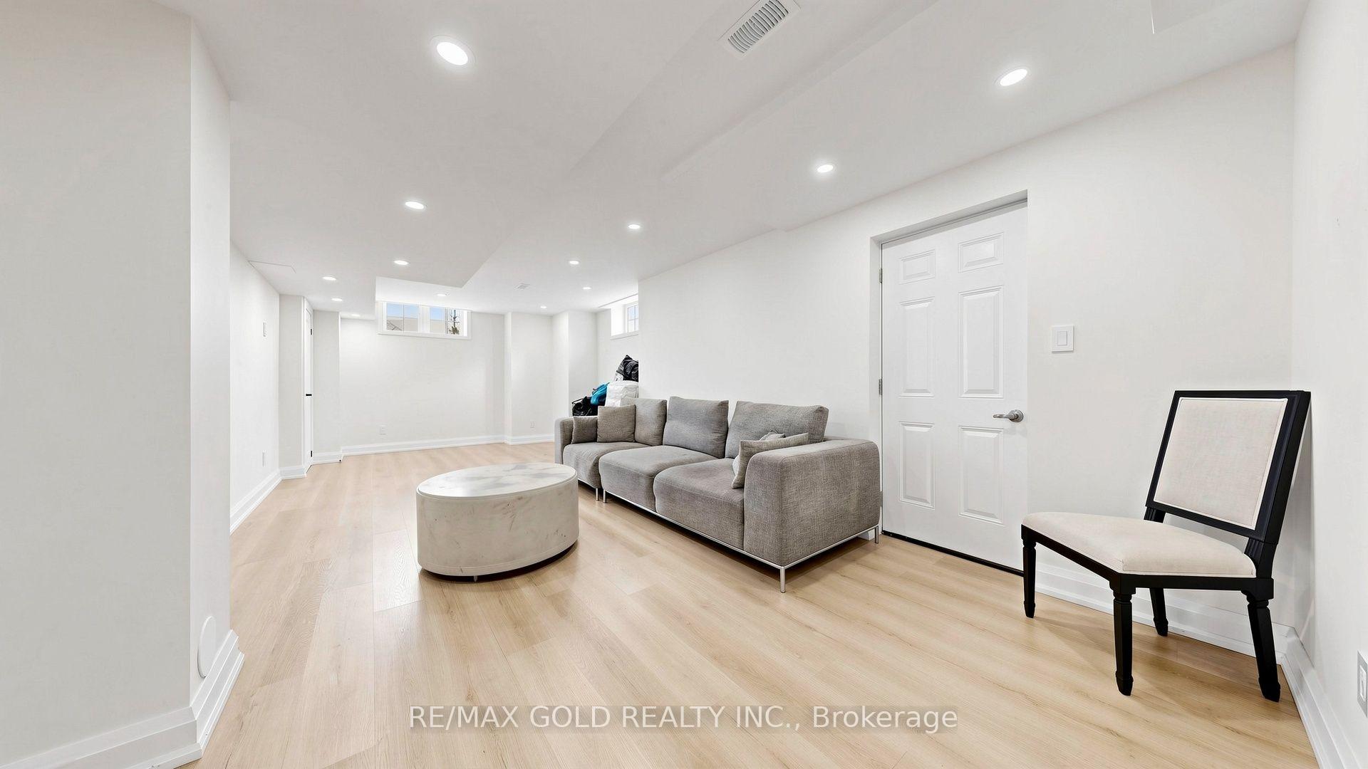 Photo 39 of 125 Burnhamthorpe Road E, Oakville, Glenorchy — HOMEH