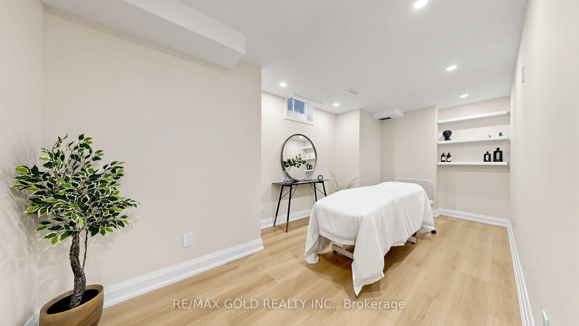 Photo 41 of 125 Burnhamthorpe Road E, Oakville, Glenorchy — HOMEH